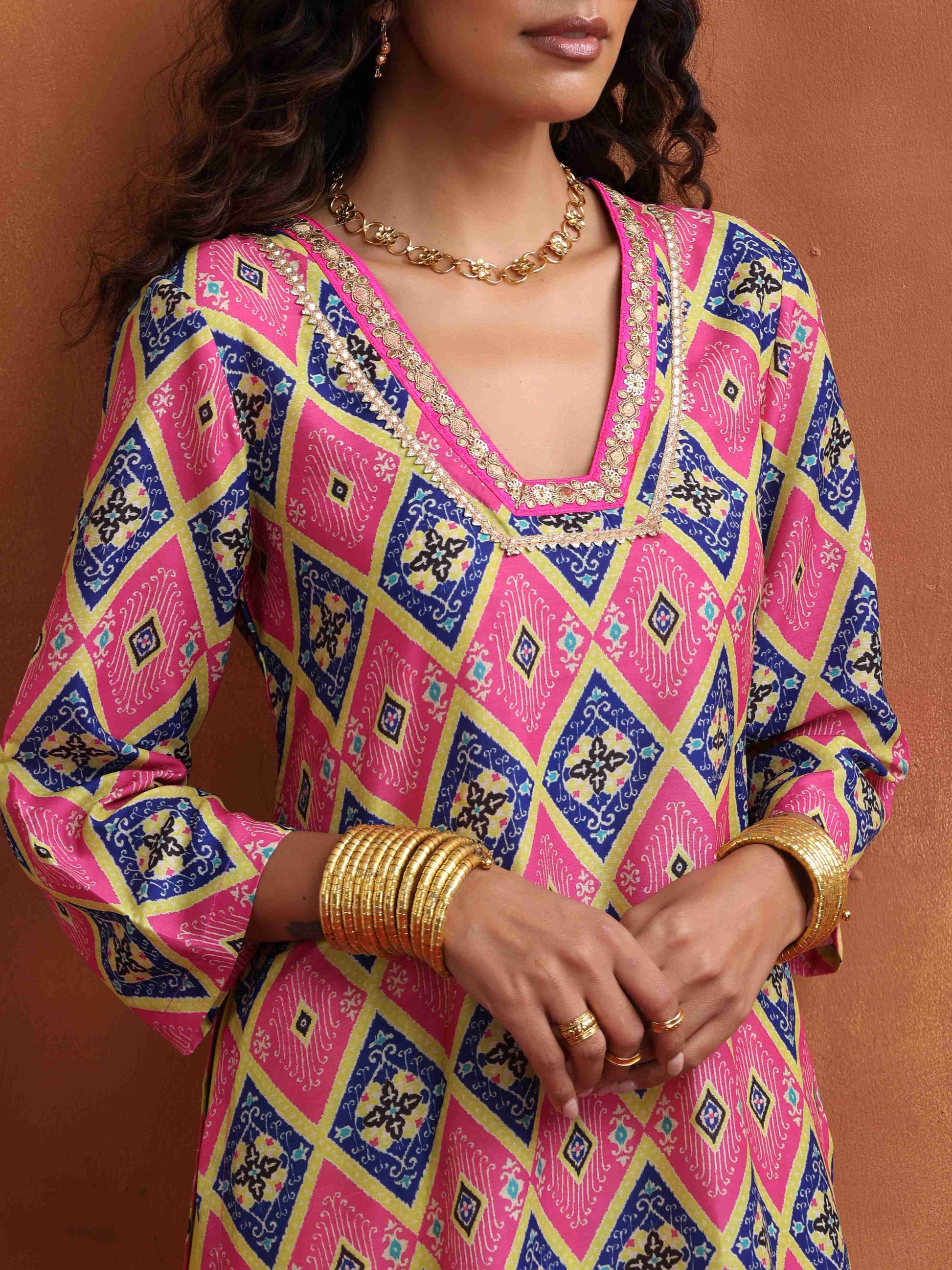 trueBrowns Pink Print High Slit Kurta Set | Swadesiicart