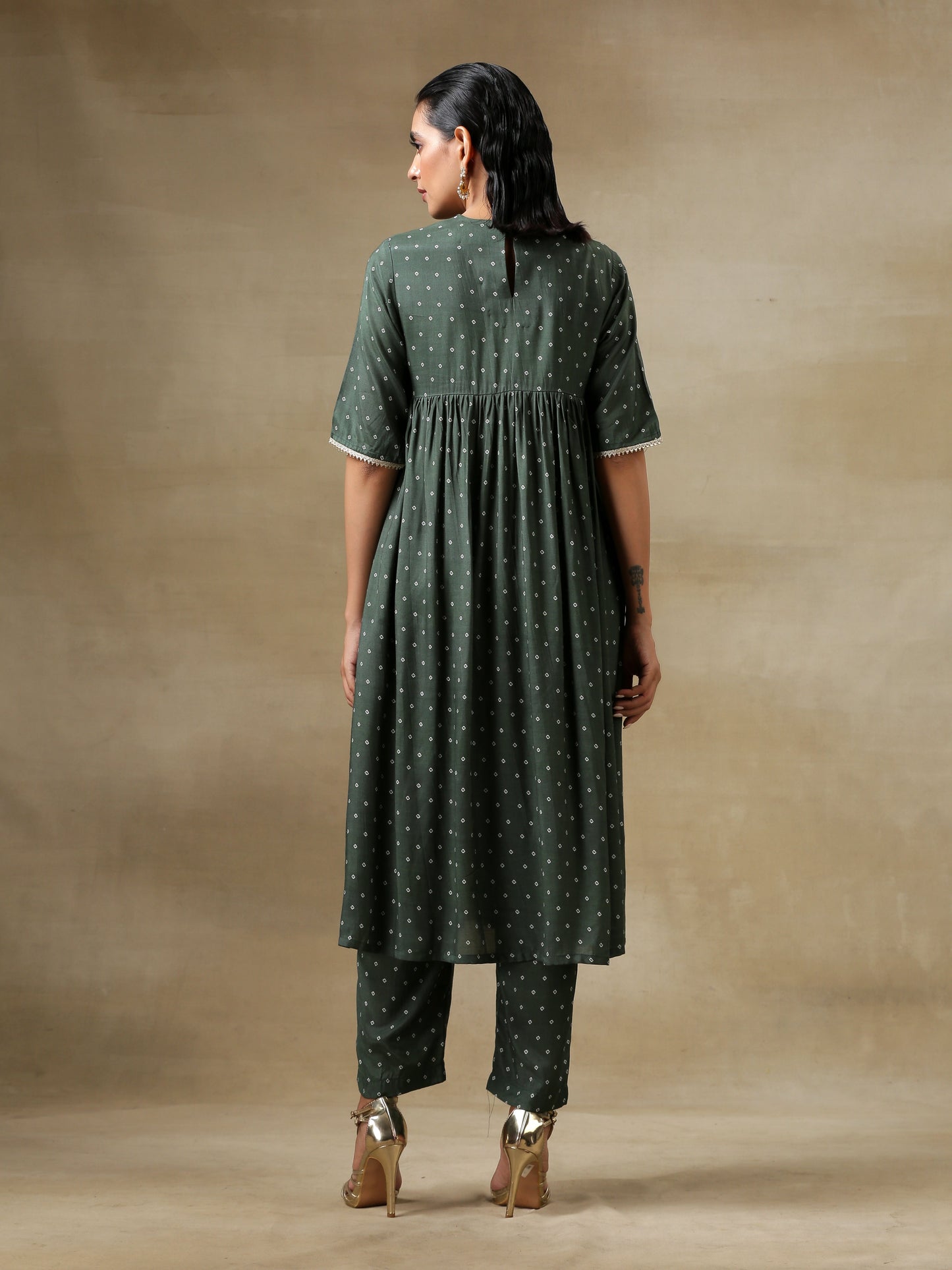 trueBrowns Dark Green Bandhani Printed Silk Side Gathered Kurta Pant Set | Swadesiicart