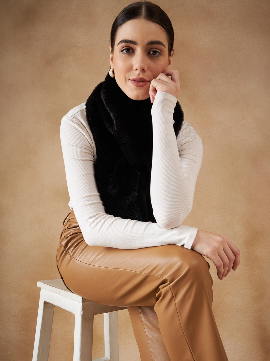 InWeave Women's Black Faux Fur Neck Warmer - Swadesiicart
