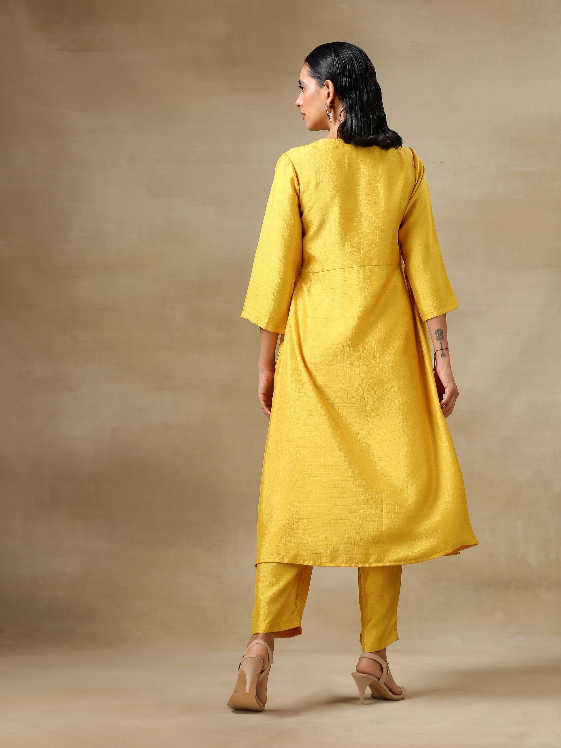 trueBrowns Yellow Textured Silk High Slit Gathered Kurta Set | Swadesiicart