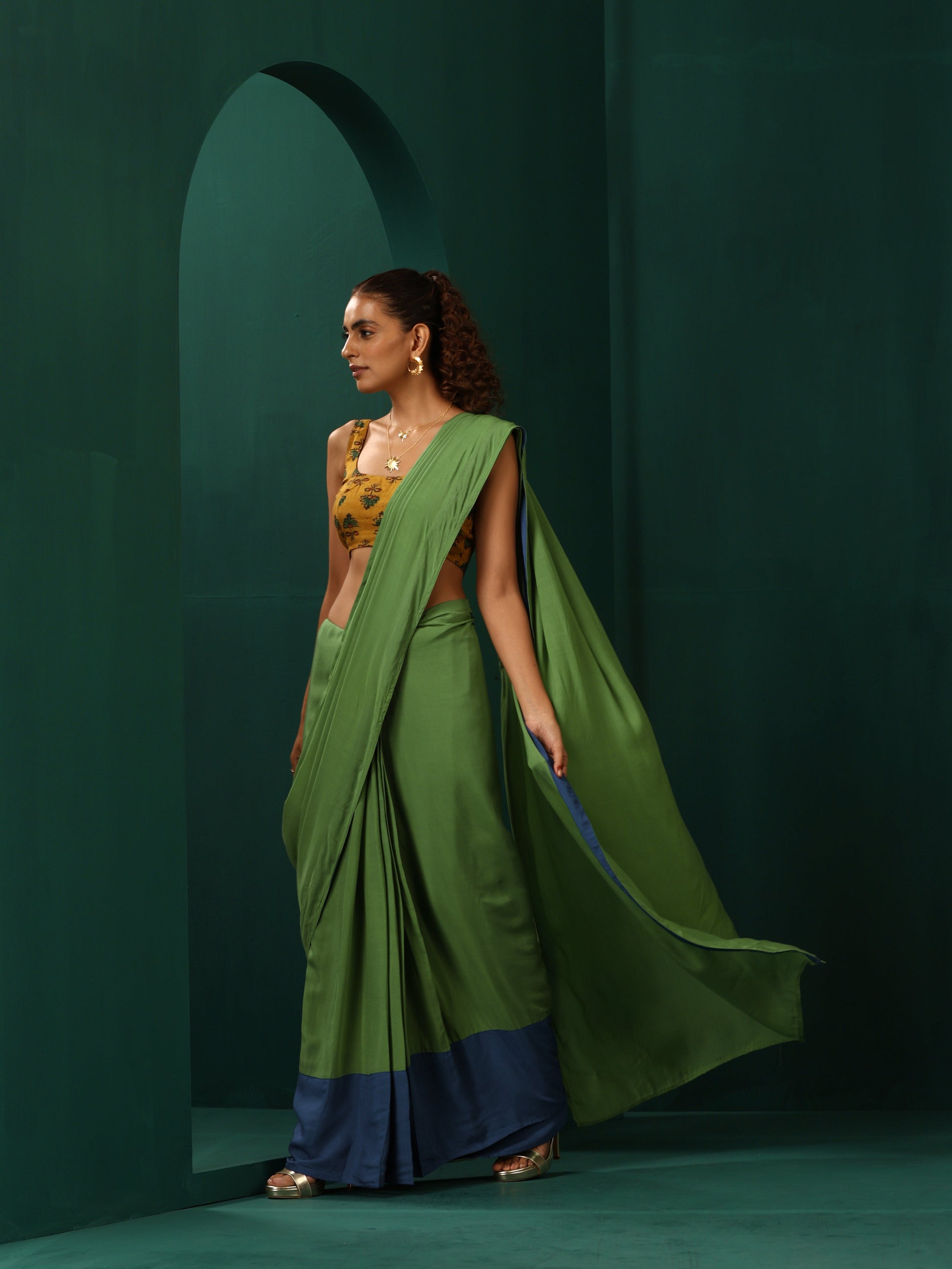 trueBrowns Green Muslin Silk Ready to Wear Saree | Swadesiicart