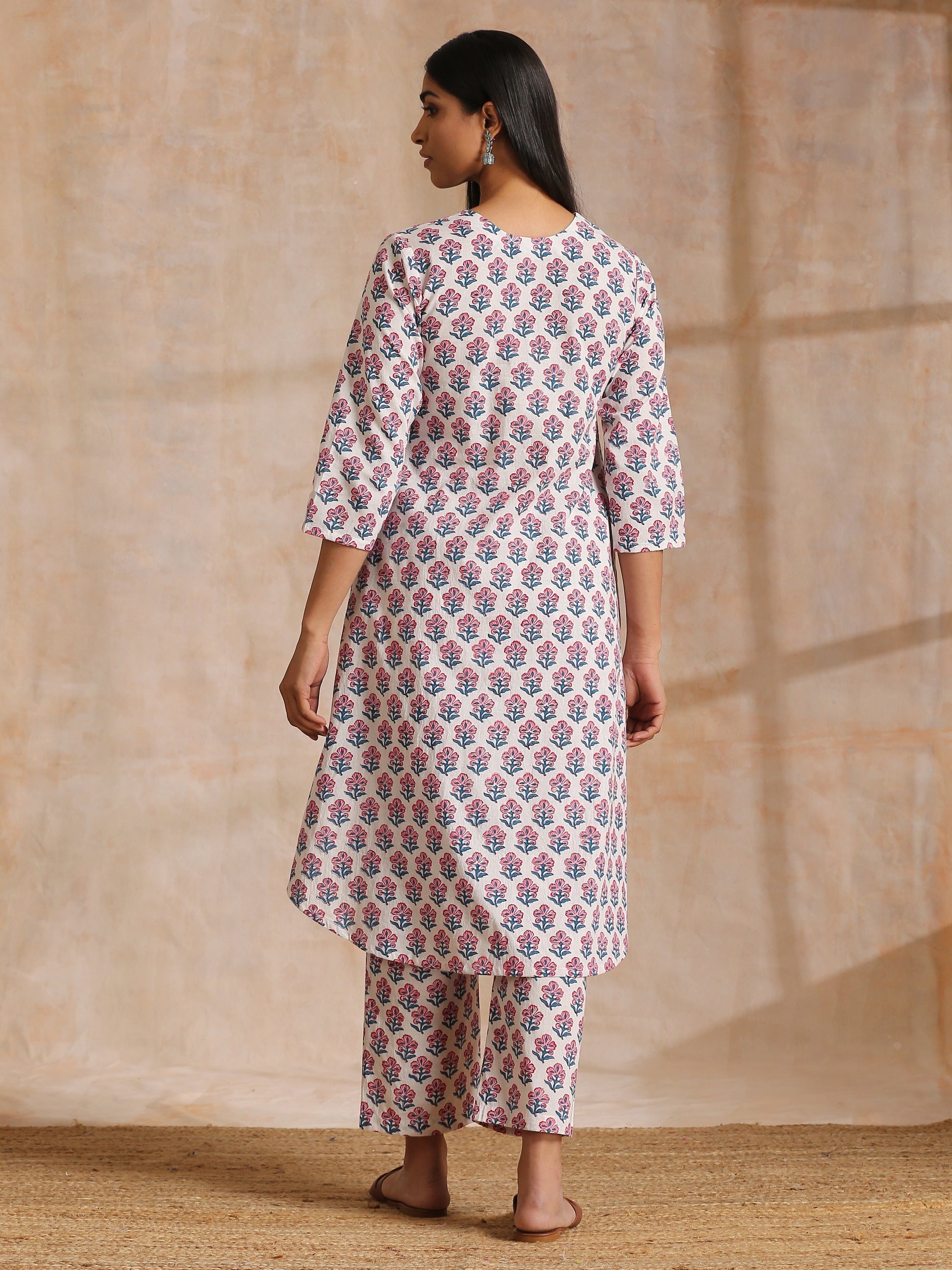 trueBrowns White With Pink Blue Floral Block Print Cotton Flared Slit Kurta Pant Set | Swadesiicart