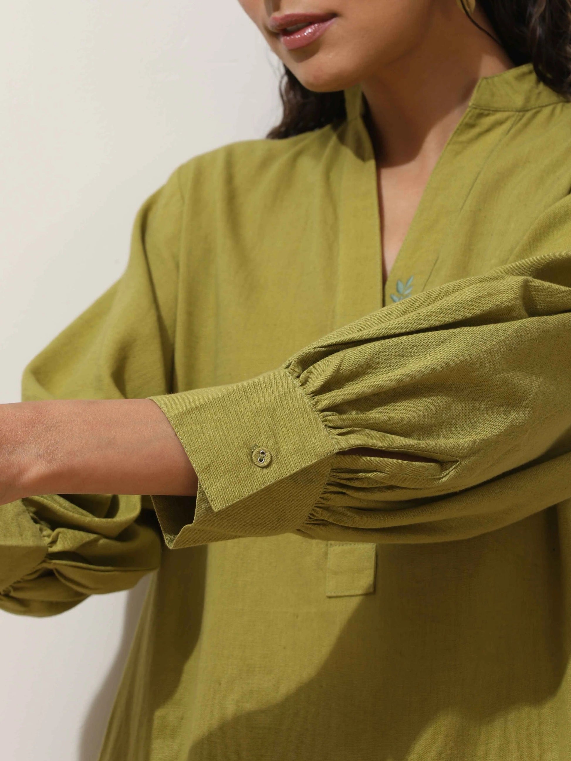 trueBrowns Pear Green Cotton Linen Kurta Pant Set | Swadesiicart