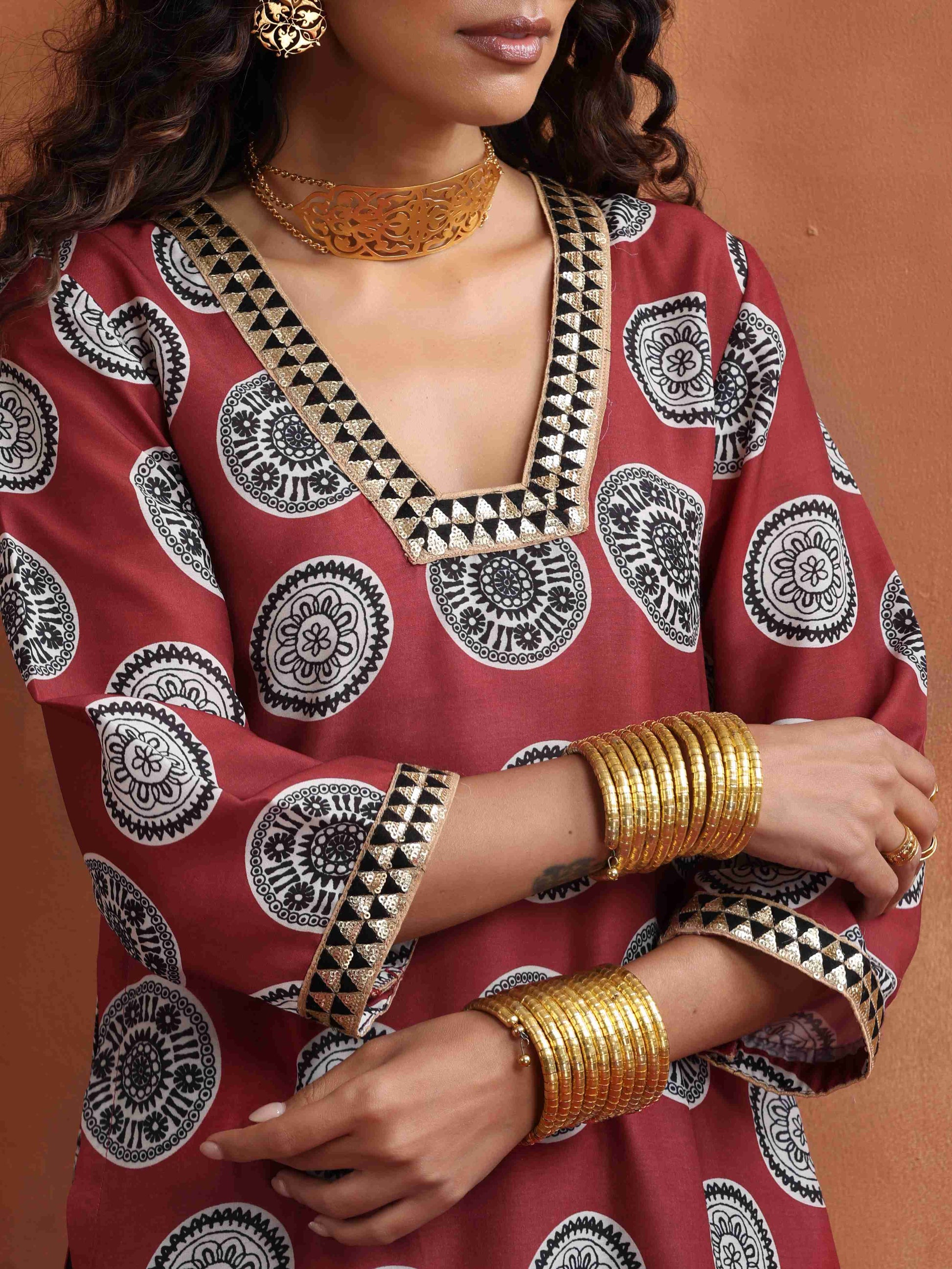 trueBrowns Maroon Print High Slit Kurta Set | Swadesiicart