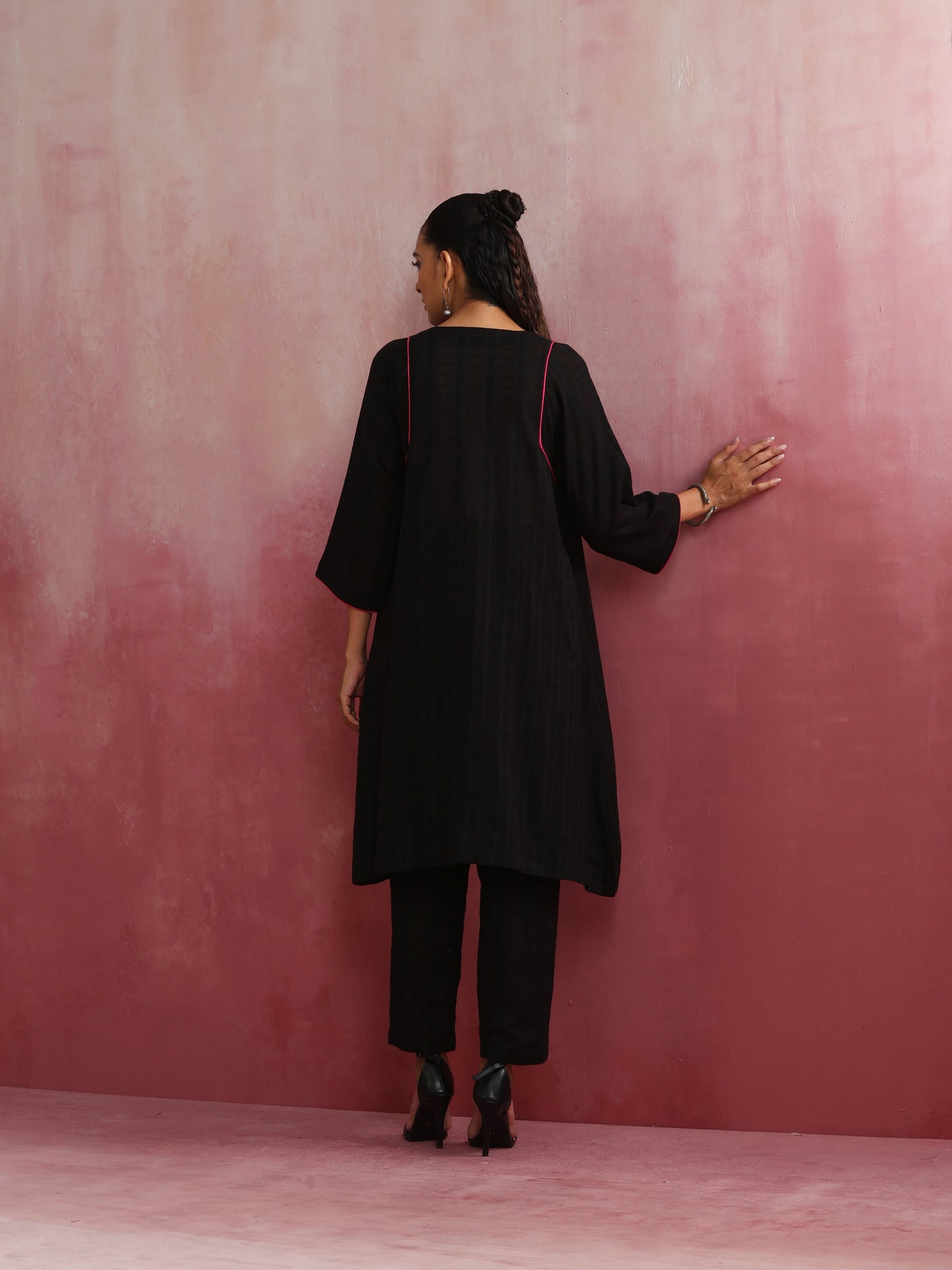trueBrowns Black Cotton Dobby Kurta Co-ord set - Swadesiicart