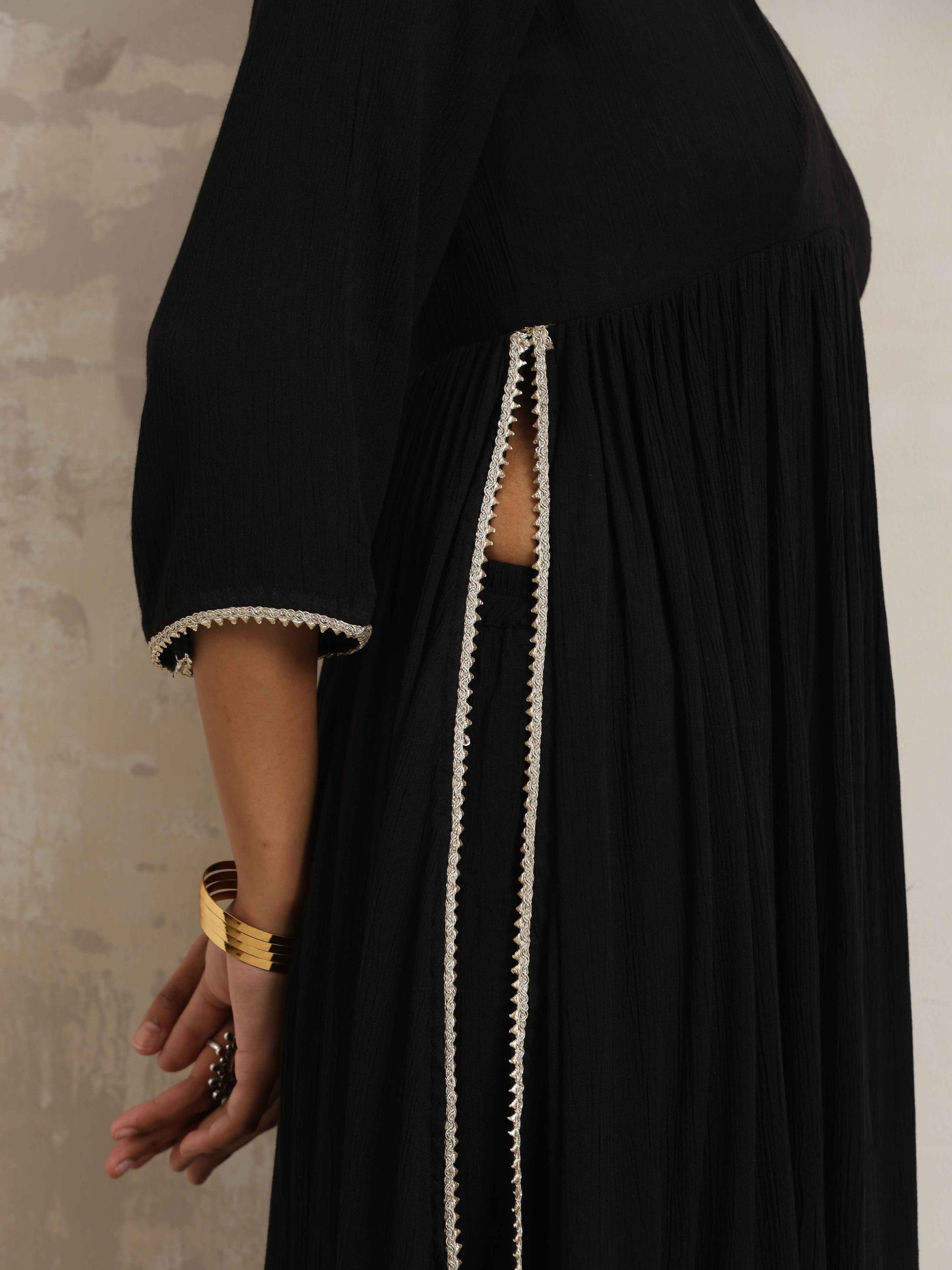 trueBrowns Black Crinkle Anarkali Flared Kurta Set | Swadesiicart