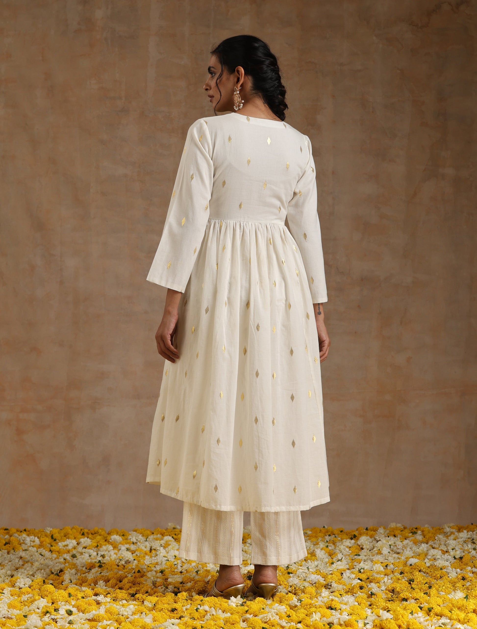 trueBrowns Ivory Gold Cotton Kalidar Kurta Set | Swadesiicart