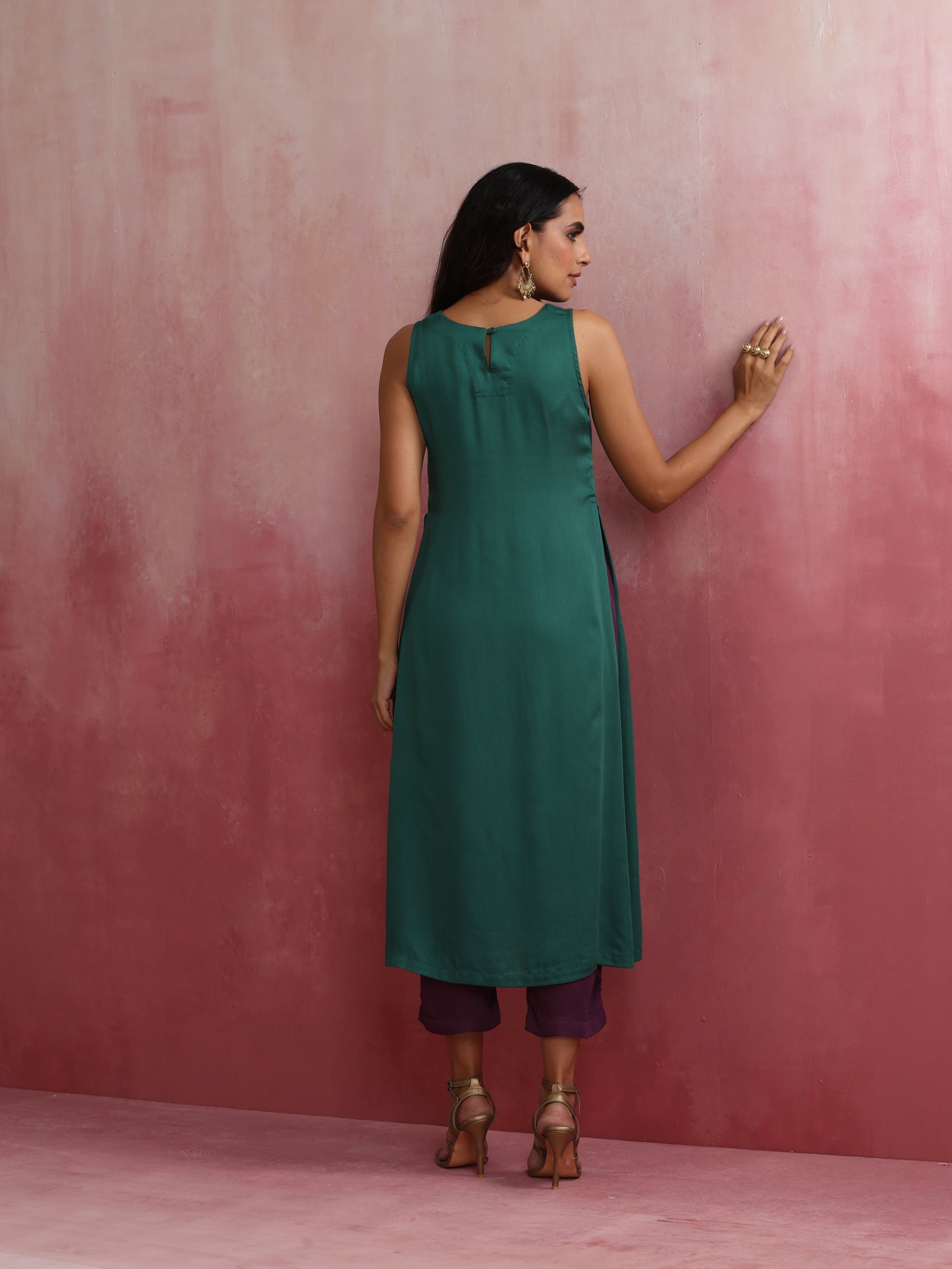 trueBrowns Green Modal High slit Kurta Set | Swadesiicart