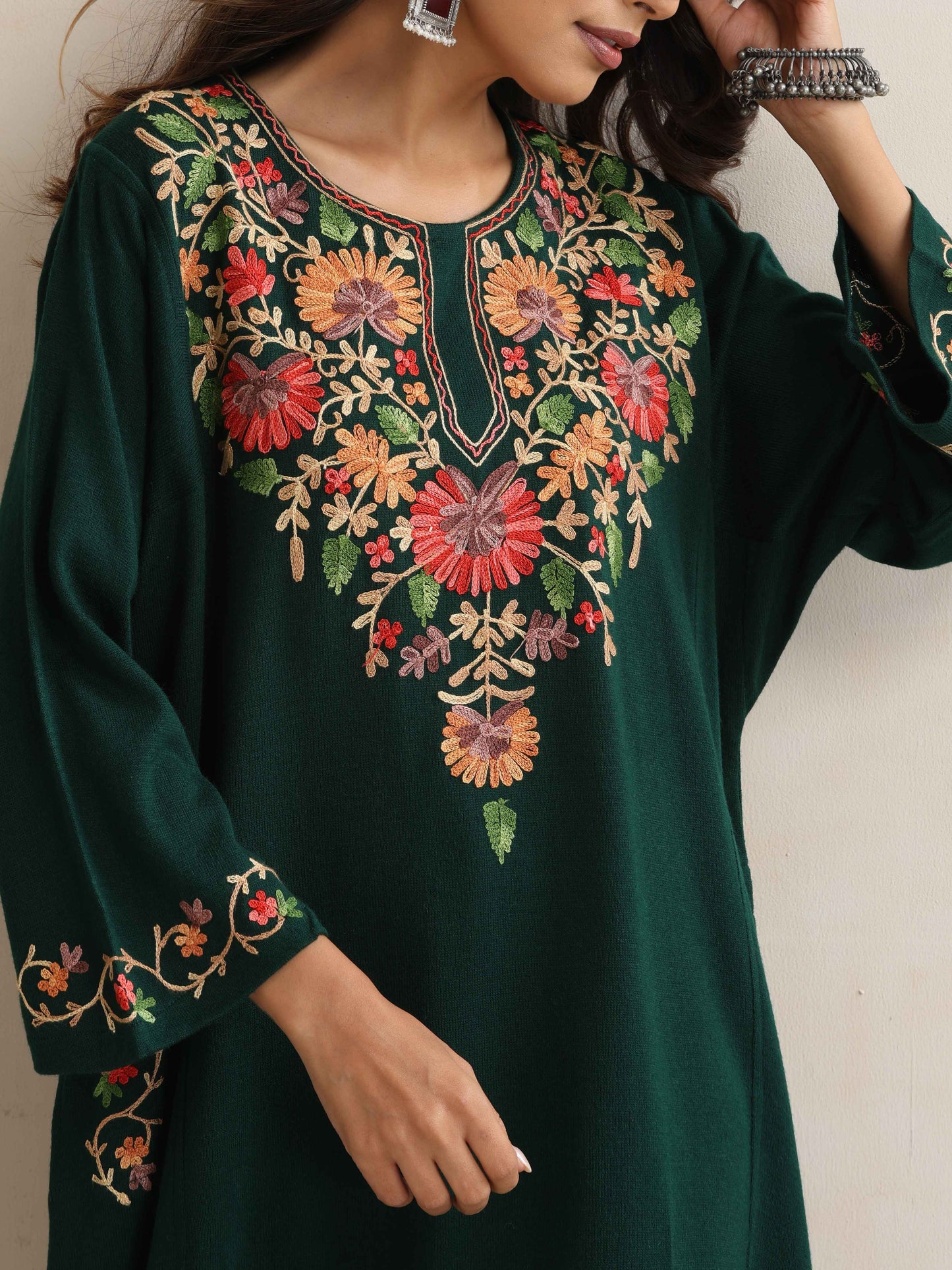 trueBrowns Green Kashmiri Embroidered Woollen Phiran Kurta | Swadesiicart