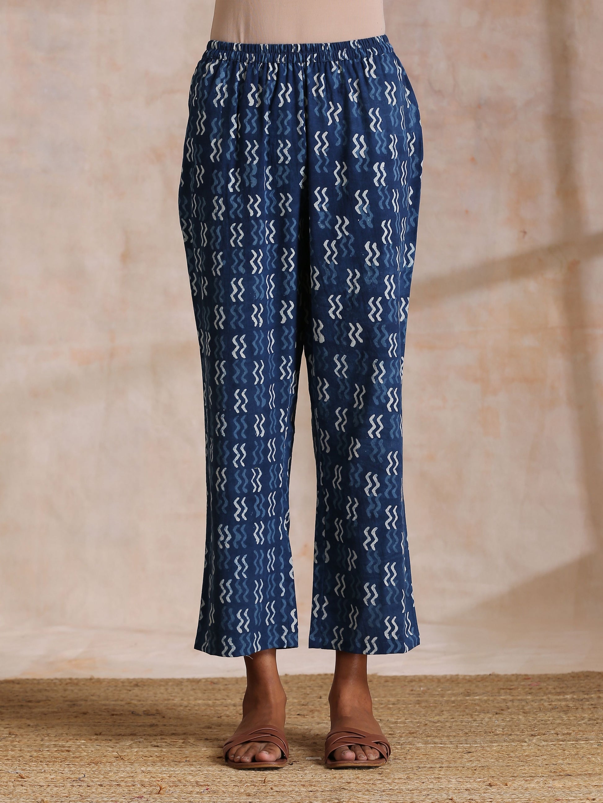 trueBrowns Indigo Dabu Floral Print Cotton Kurta Pant Set | Swadesiicart