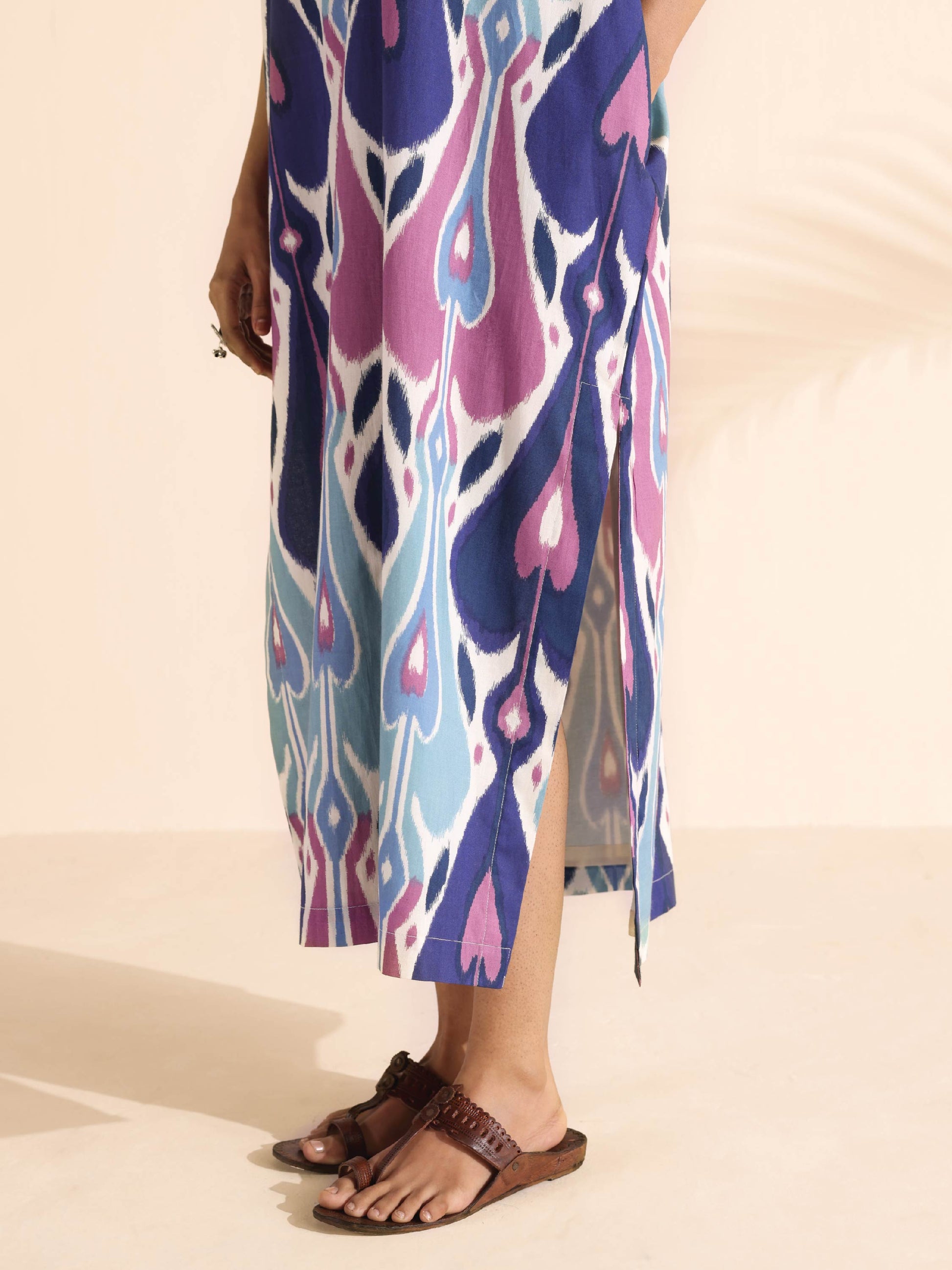trueBrowns Blue Cotton Ikat Oversized Dress | Swadesiicart
