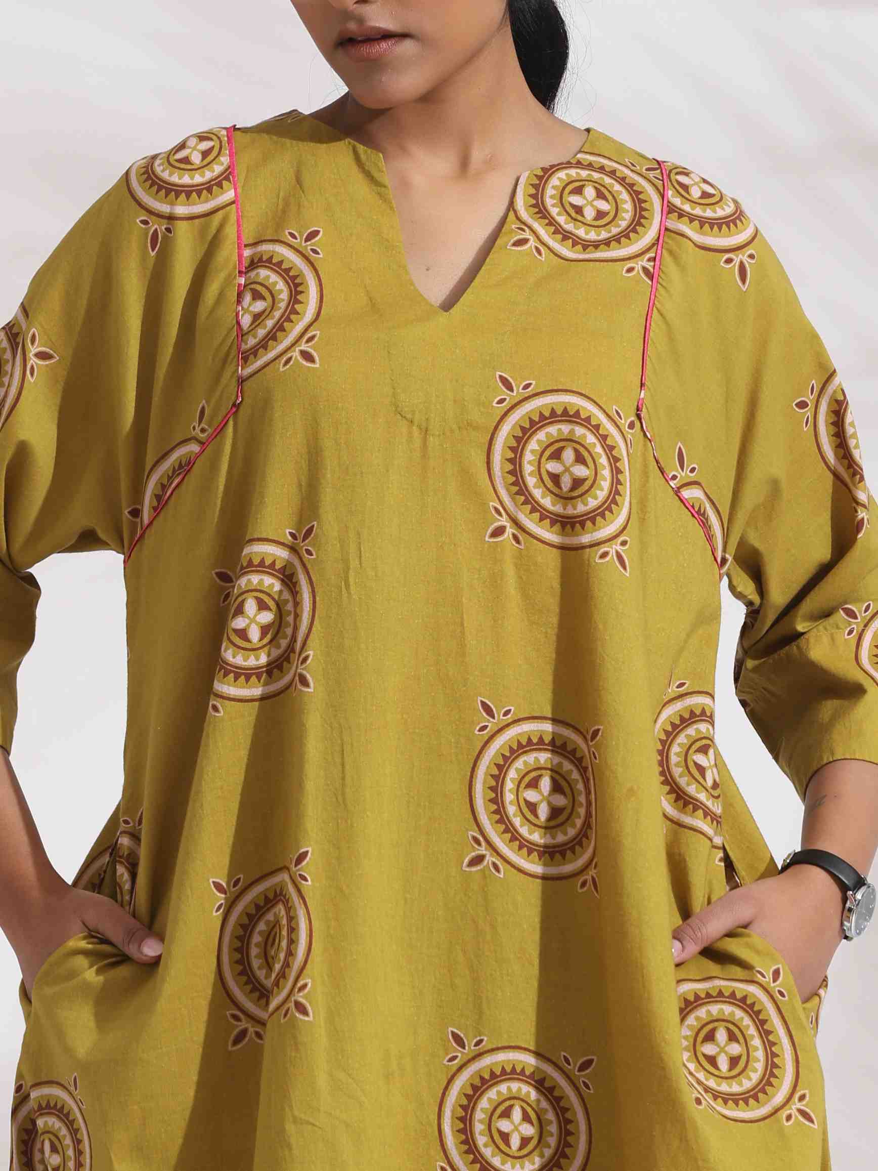 trueBrowns Green Cotton Print Kimono Sleeves Kurta Co-ord Set - Swadesiicart