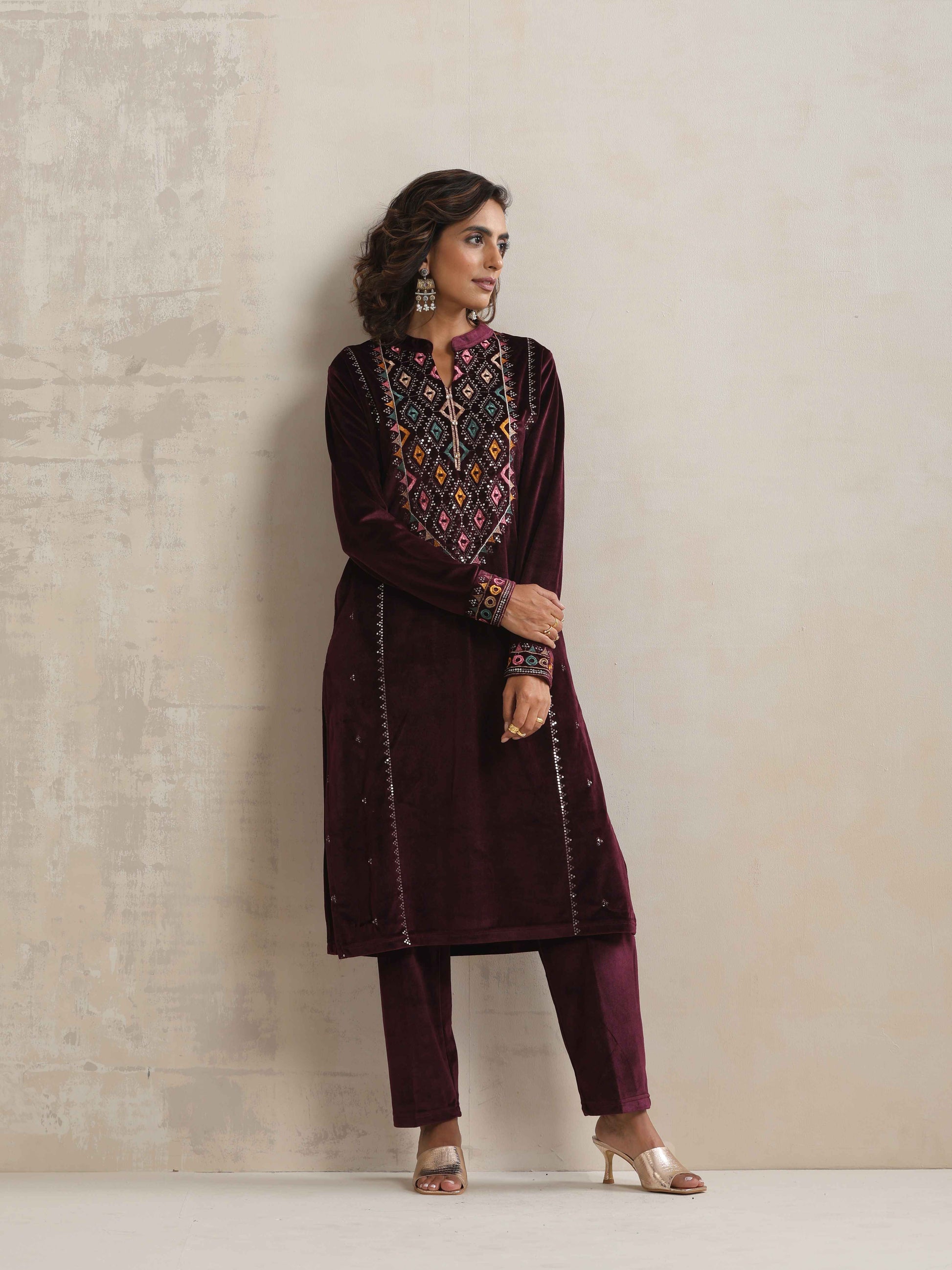trueBrowns Purple Velvet Geometric Embroidered Kurta Pant Dupatta Set | Swadesiicart