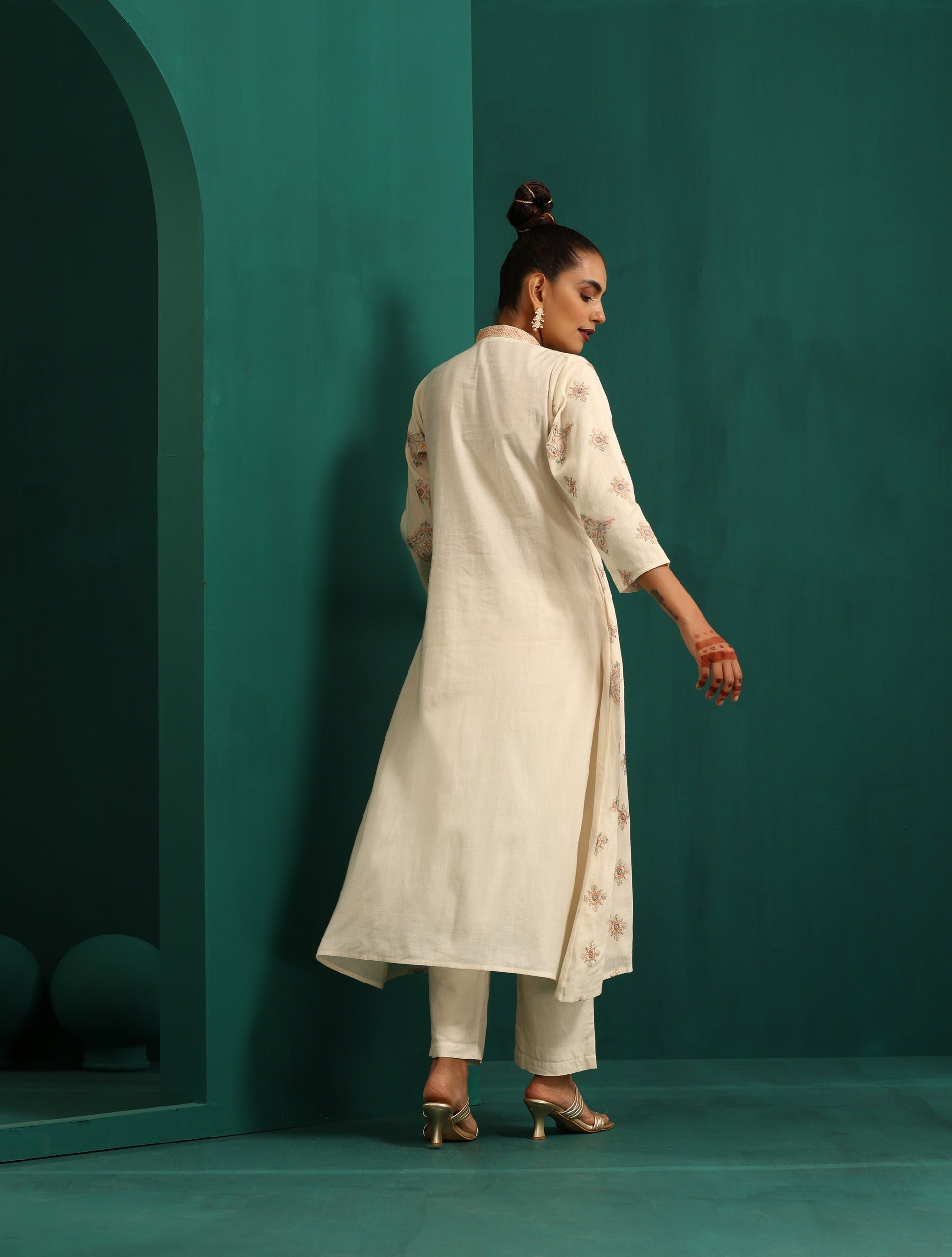 trueBrowns Ivory Peach Cotton Front Gathered Kurta Pant Set | Swadesiicart