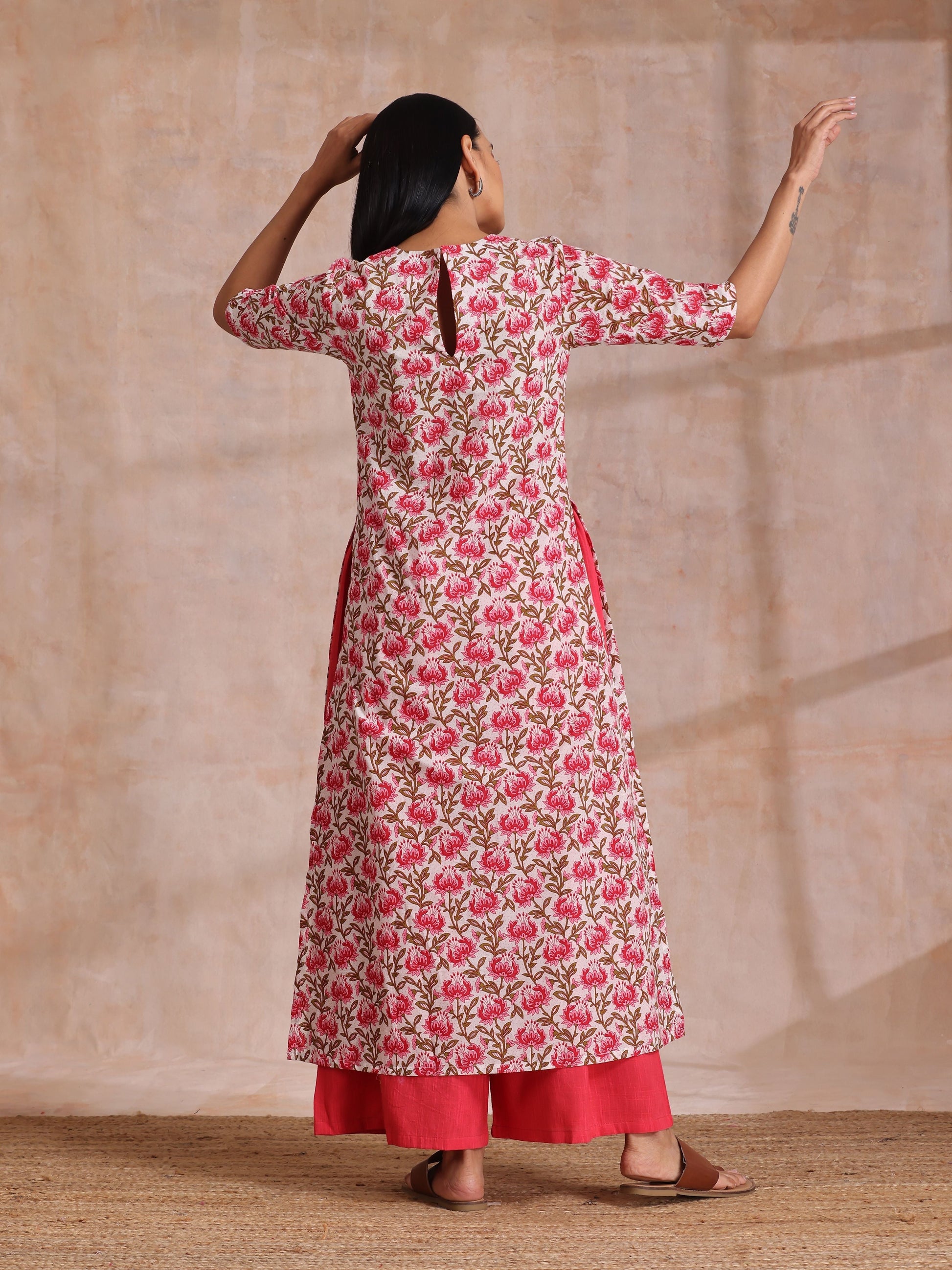 trueBrowns Pink Brown Overall Floral On White Block Print Cotton Slit Kurta Pant Set | Swadesiicart