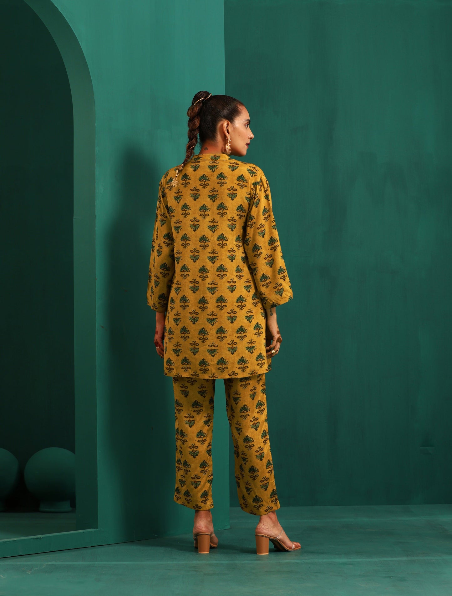 trueBrowns Mustard Flower Stem Muslin Silk Printed Relaxed Co-ord Set - Swadesiicart