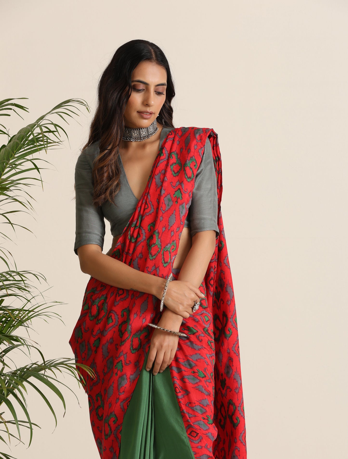 trueBrowns Red Muslin Ikat Saree | Swadesiicart