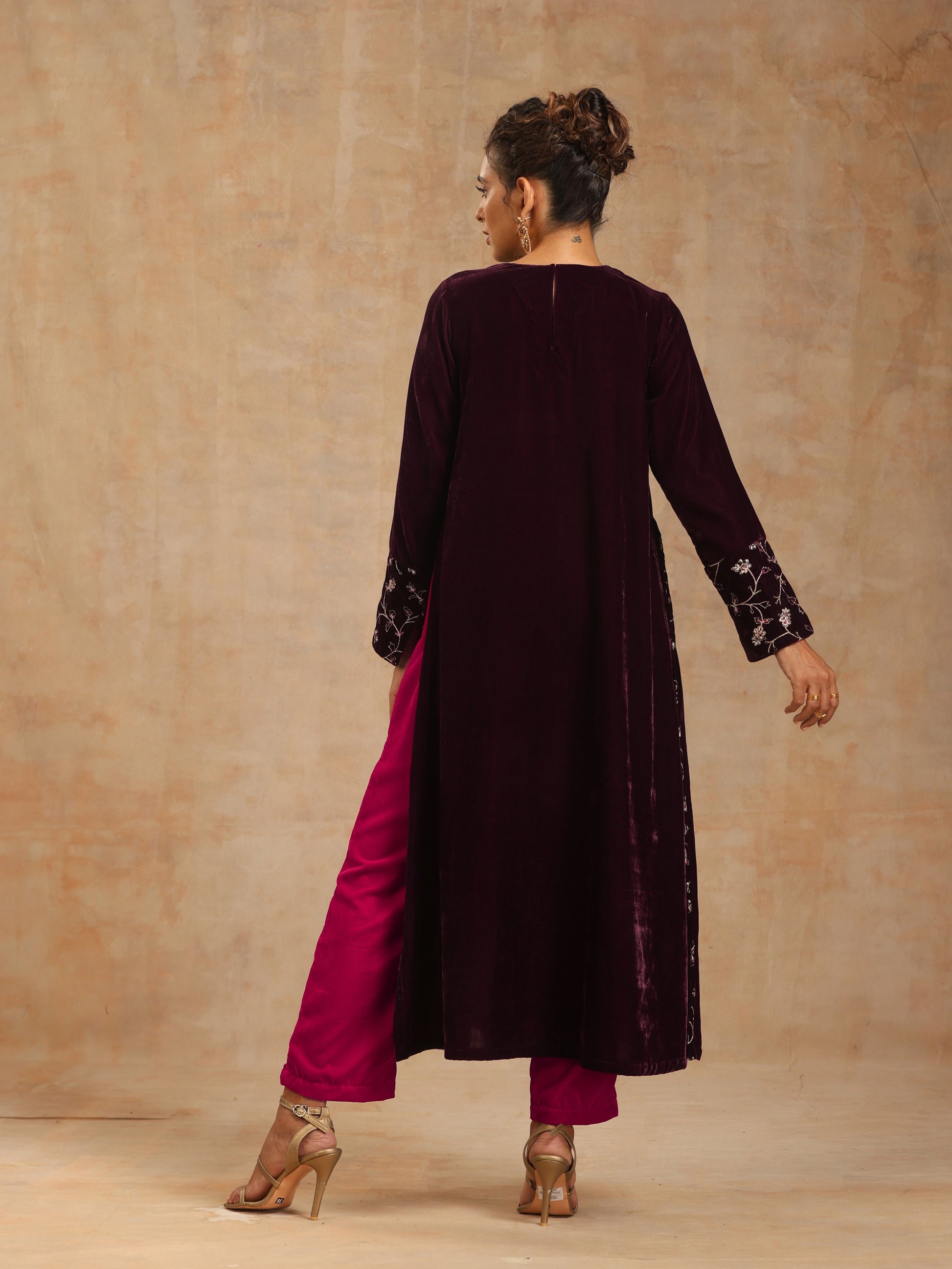 trueBrowns Wine Velvet Embroidered Kurta | Swadesiicart