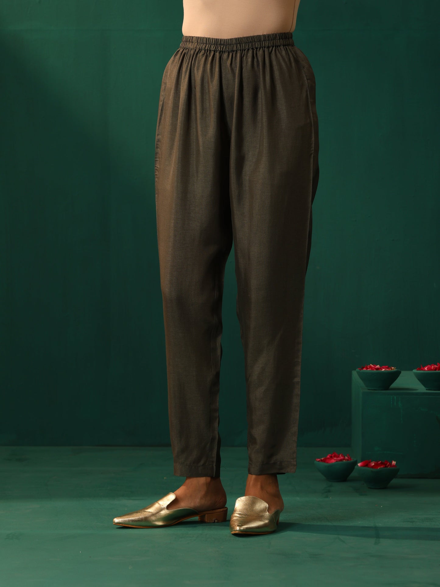 trueBrowns Green Square Viscose Silk Flared Kurta Pant Set | Swadesiicart