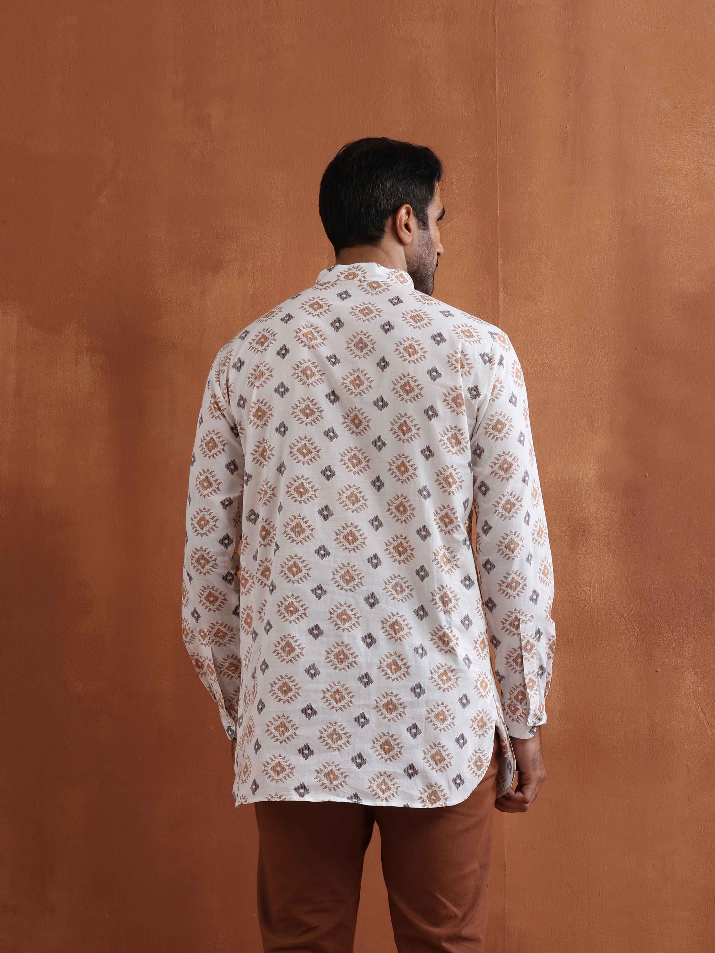 trueBrowns Men's Ivory Printed Short Kurta | Swadesiicart