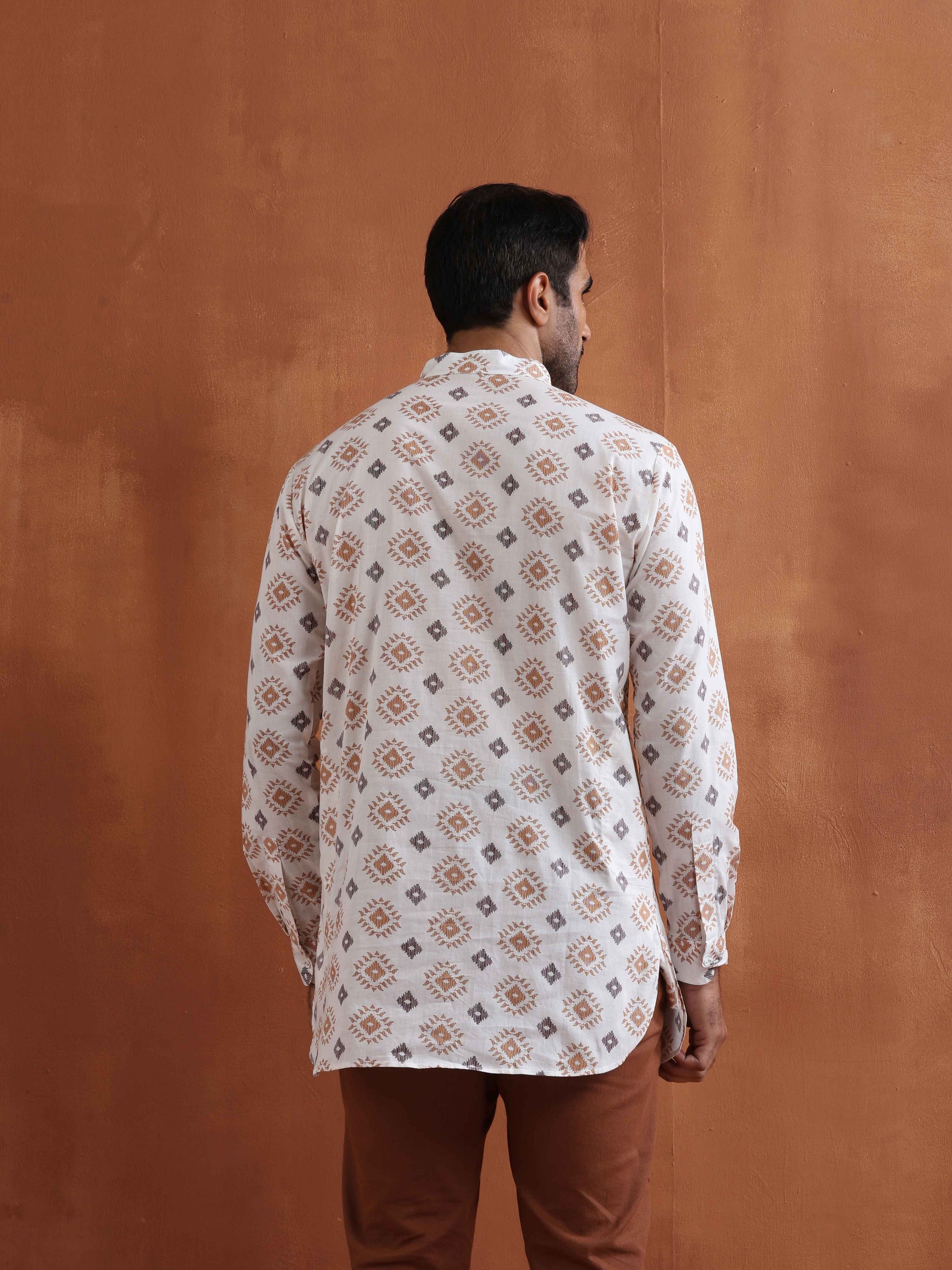 trueBrowns Men's Ivory Printed Short Kurta | Swadesiicart