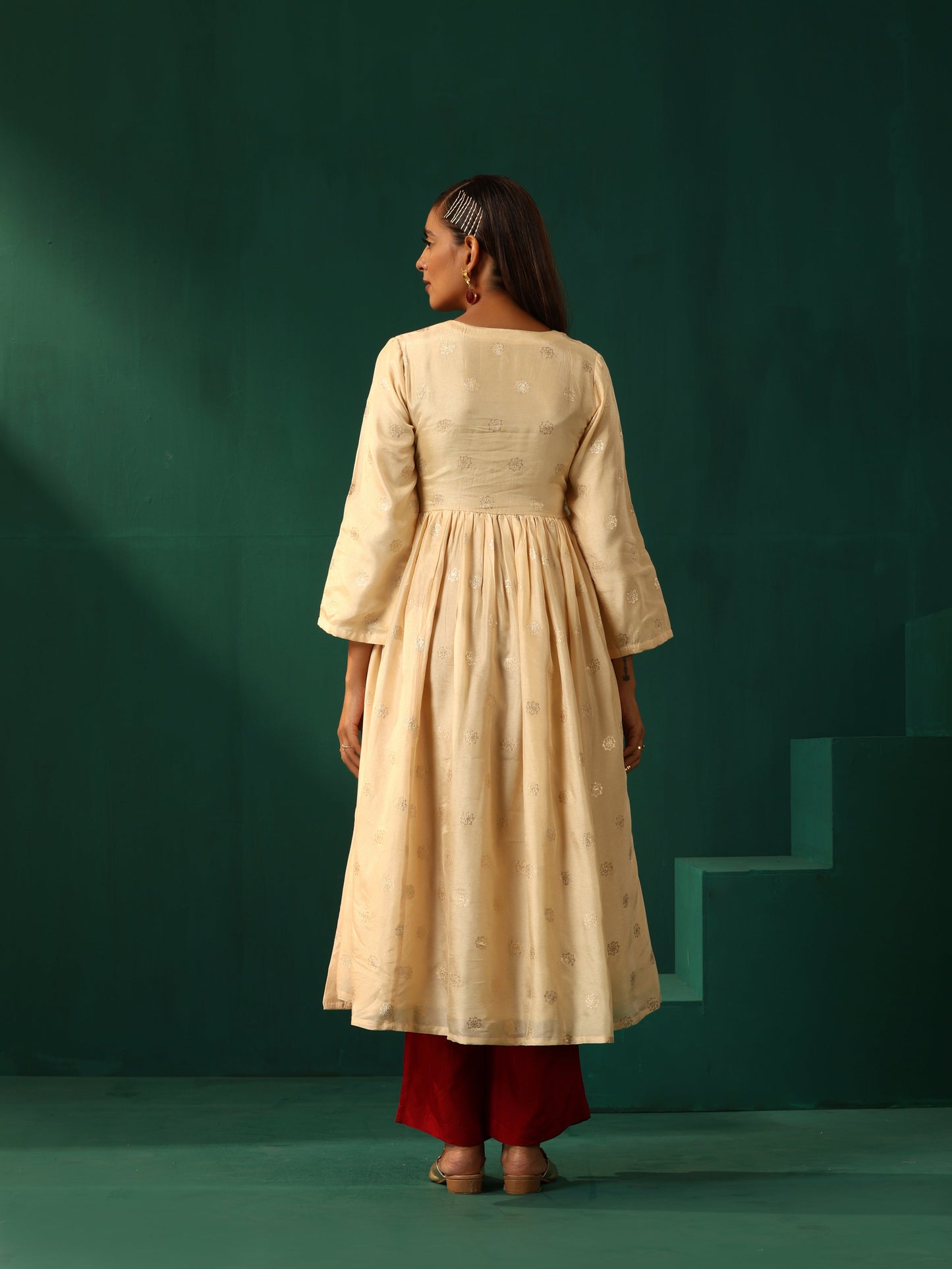 trueBrowns Ivory Geometric Floral Viscose Silk Anarkali Kurta Pant Set | Swadesiicart