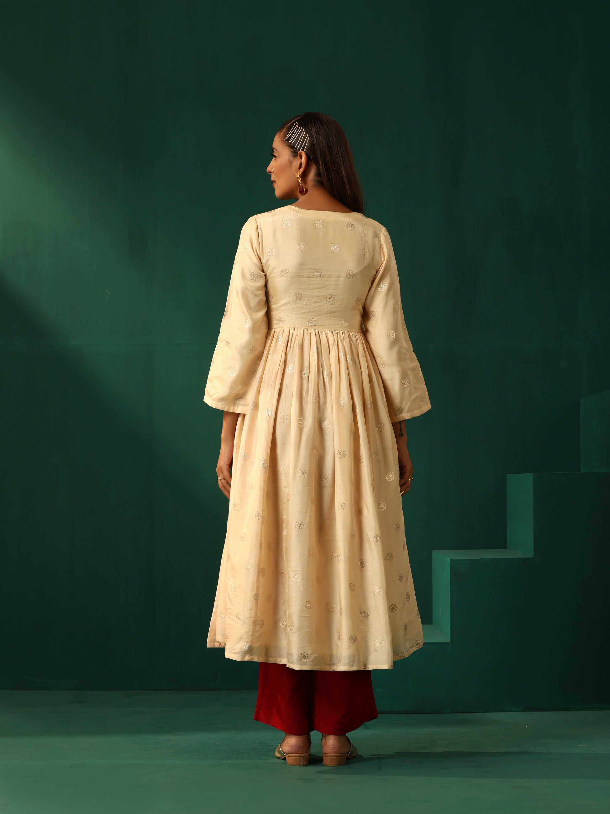trueBrowns Ivory Geometric Floral Viscose Silk Anarkali Kurta Pant Set | Swadesiicart