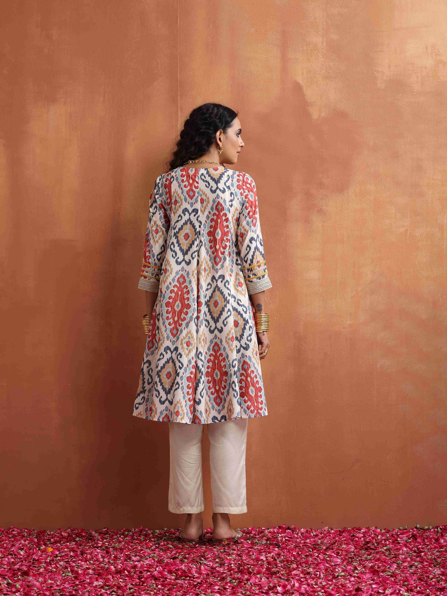 trueBrowns Off White Ikat Print Anarkali Kurta Co-ord Set - Swadesiicart