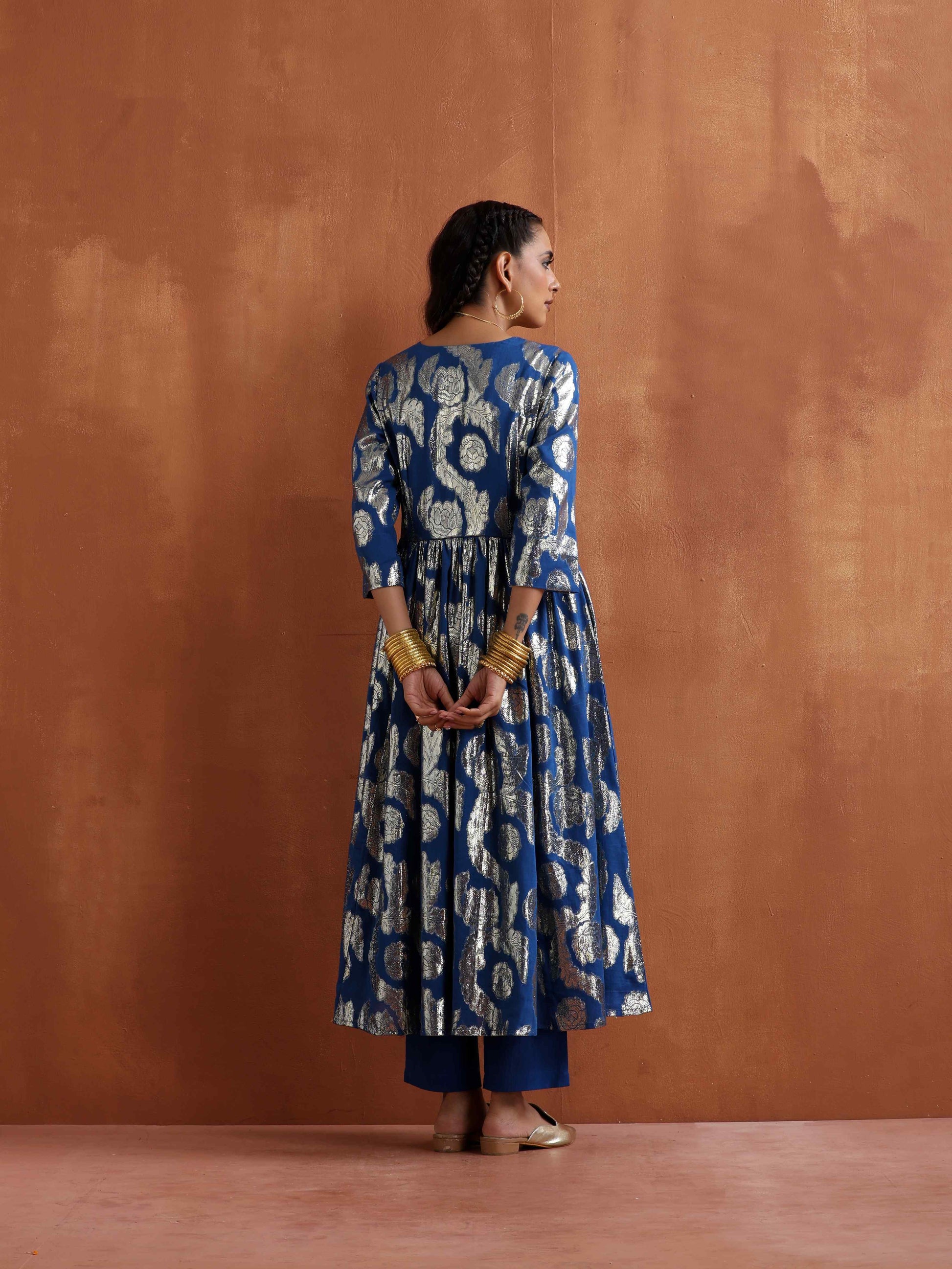 trueBrowns Blue Metallic Flared Anarkali Kurta Set | Swadesiicart