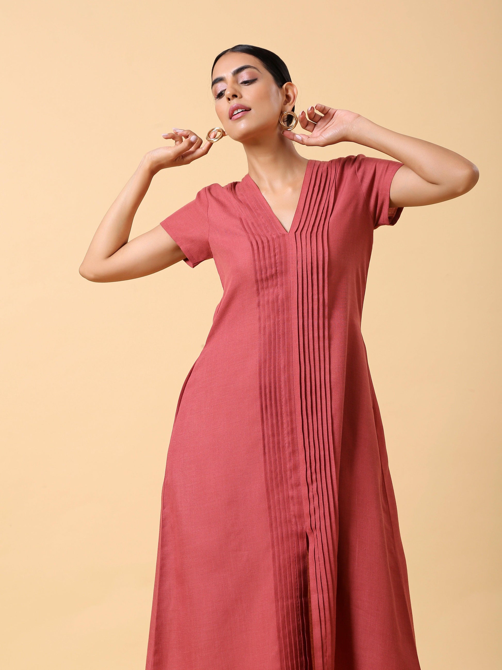 trueBrowns Cotton Linen Rust Red Pleated Dress | Swadesiicart