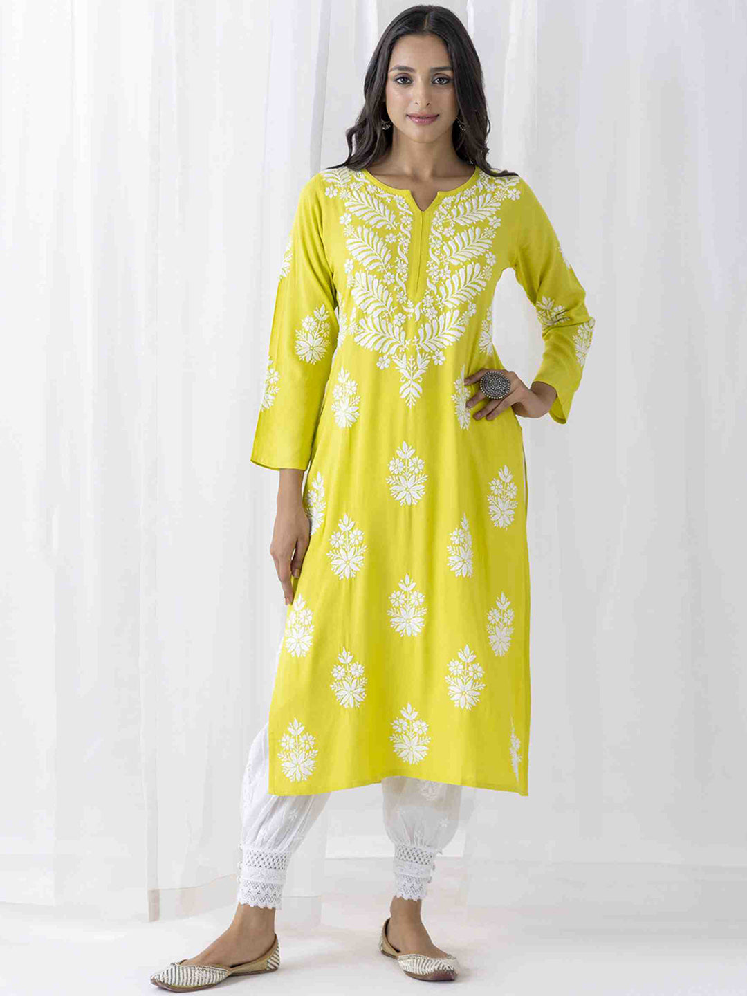 HOUSE OF KARI Floral Embroidered Chikankari Straight Kurta | Swadesiicart