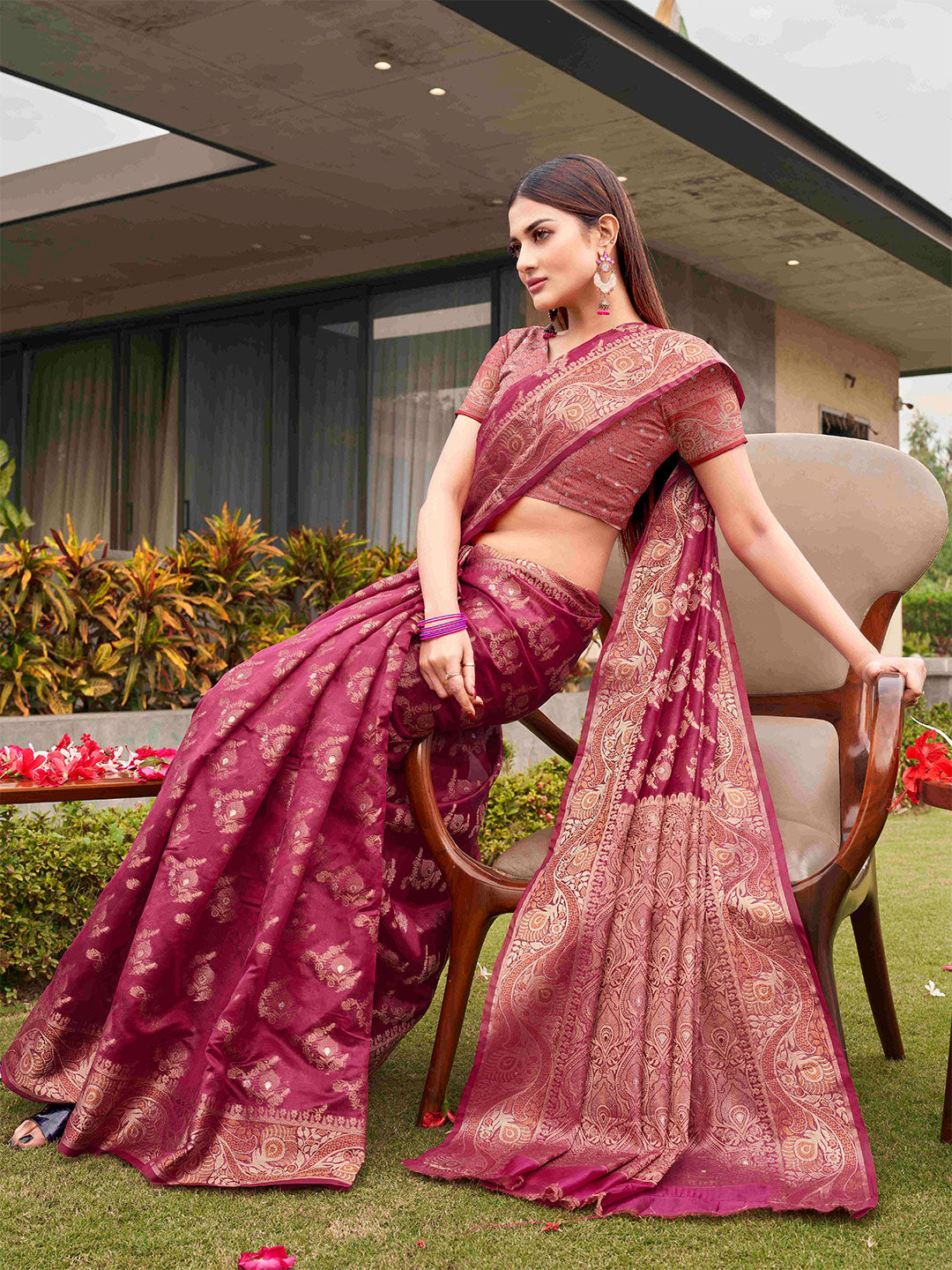 Tikhi Imli Pink Ethnic Motifs Woven Design Zari Saree | Swadesiicart
