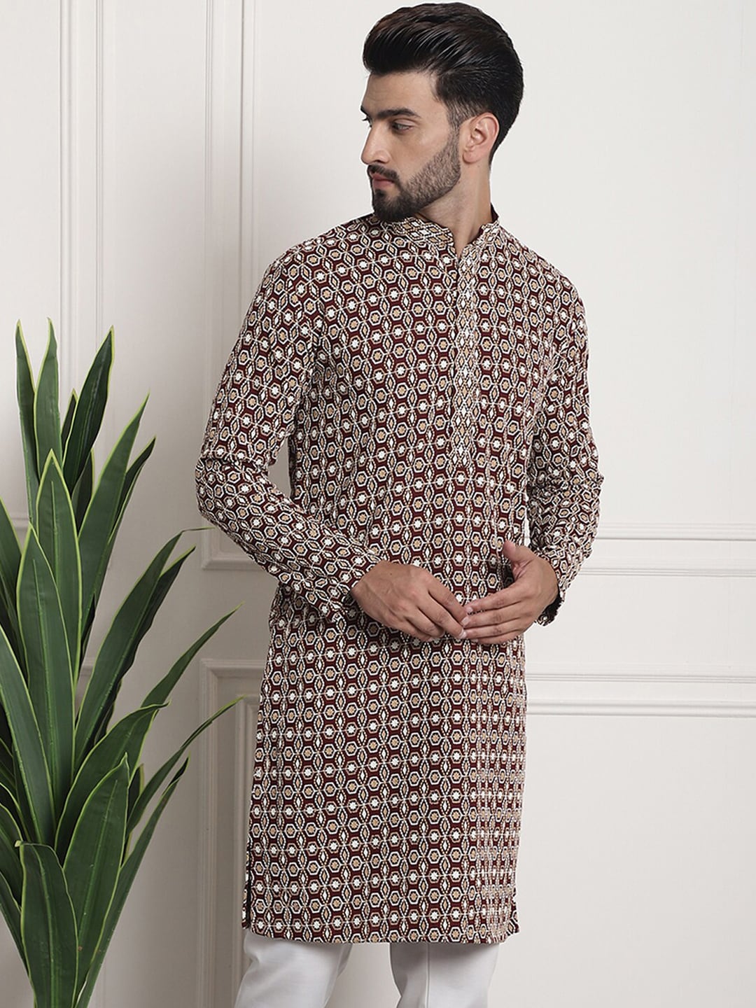 Sojanya Geometric Embroidered Mandarin Collar Kurta | Swadesiicart