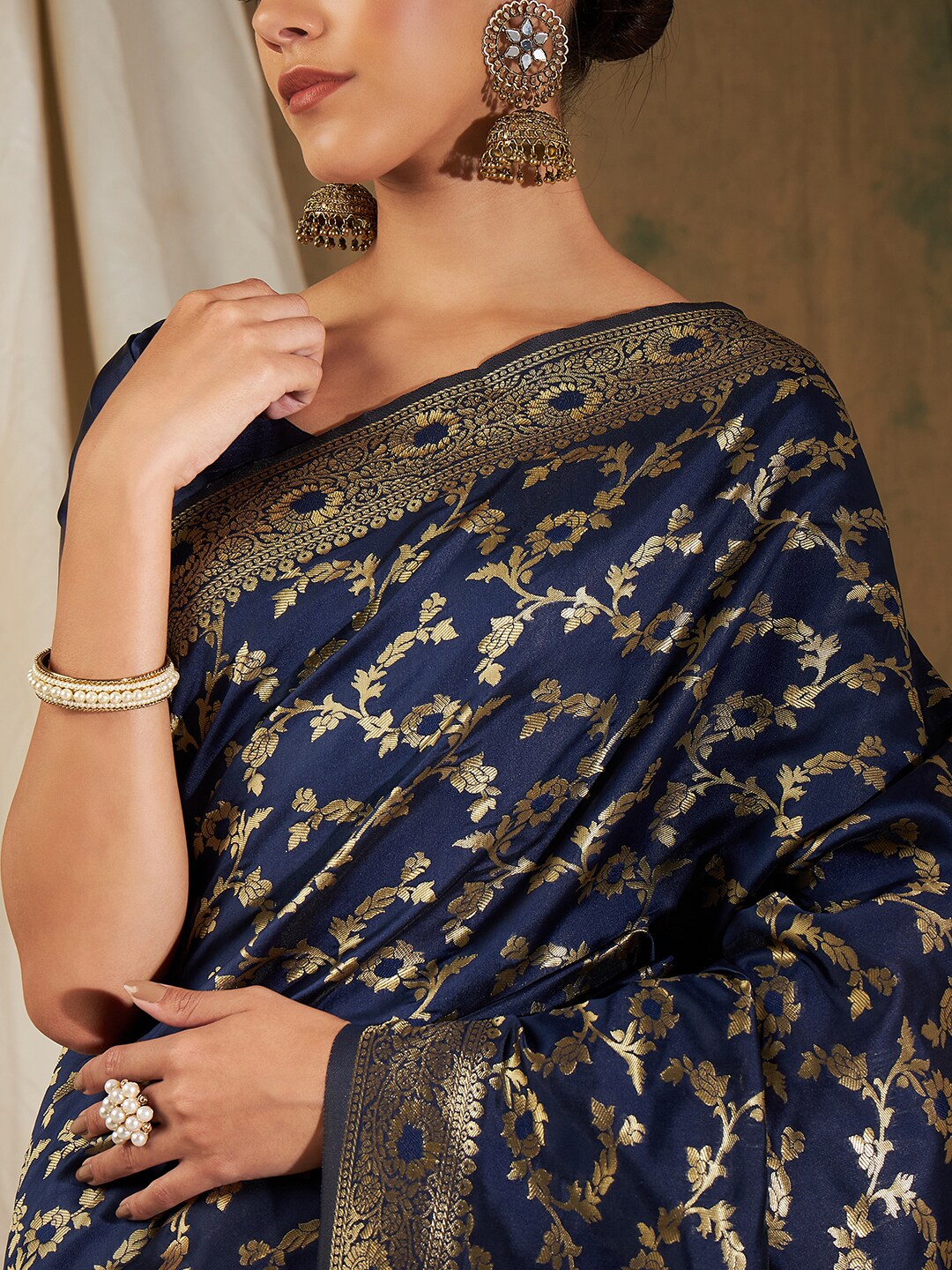 Sangria Navy Blue & Gold-Toned Floral Woven Design Zari Silk Blend Banarasi Saree | Swadesiicart