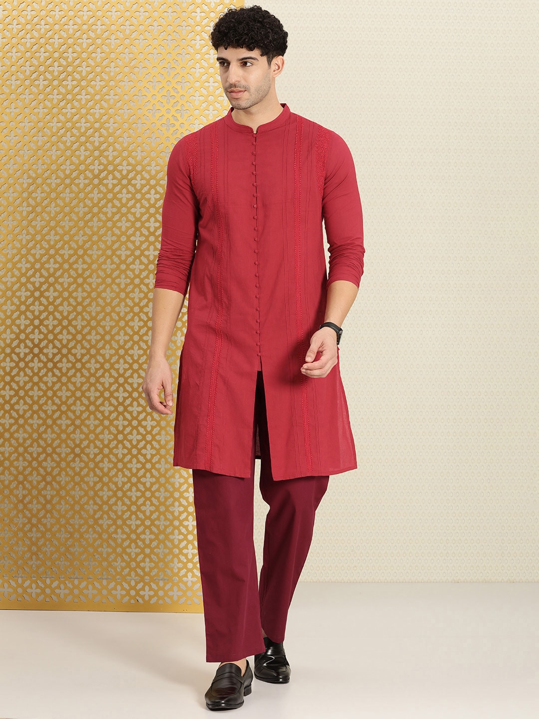 House of Pataudi Men Chikankari Embroidered Pure cotton Jashn Kurta with Pyjama | Swadesiicart