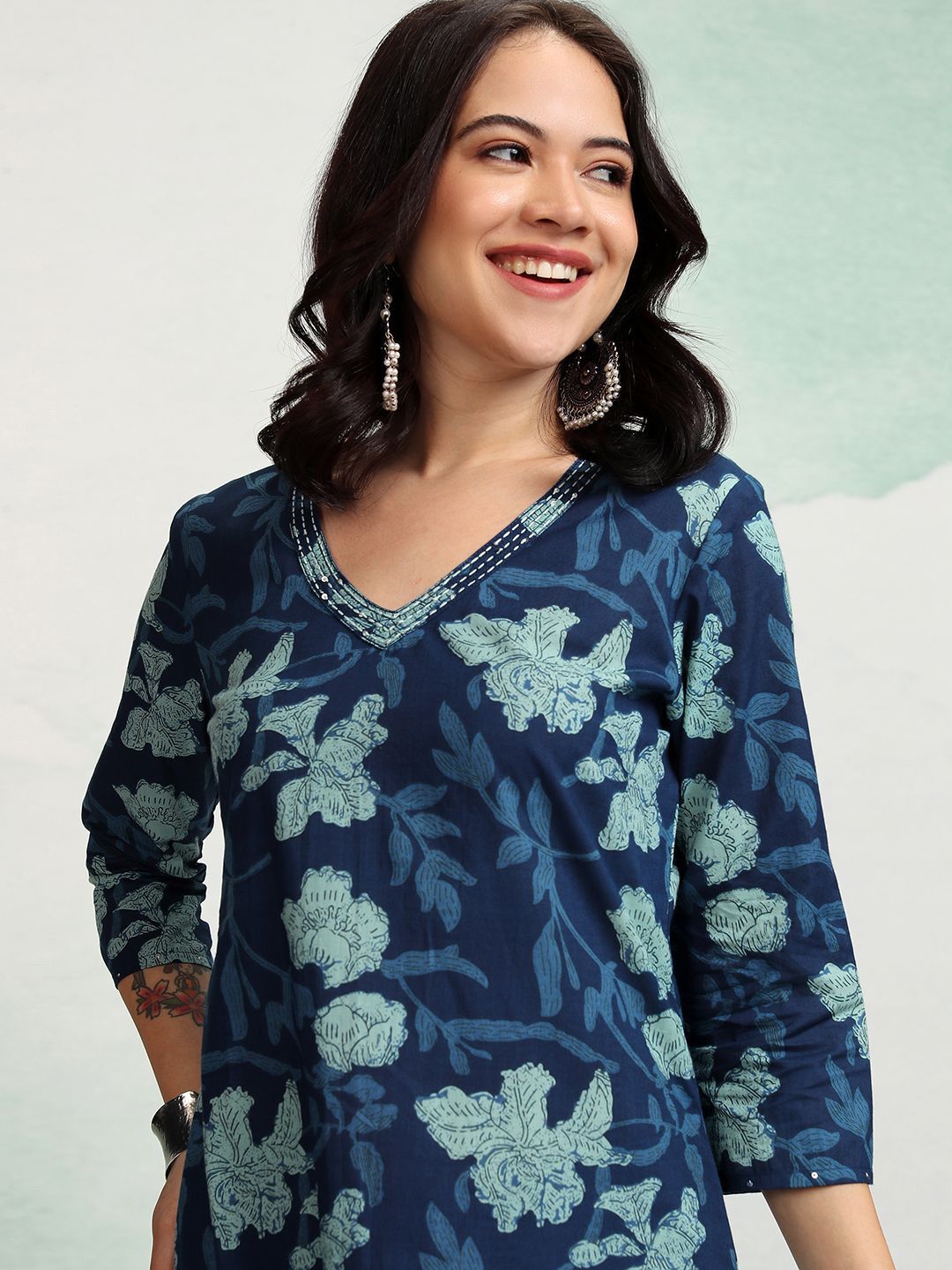Vishudh Floral Printed V-Neck Cotton Straight Kurta - Swadesiicart