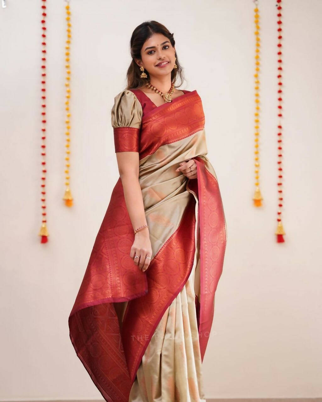DEIANA'S Beautiful Designer Golden zari Soft Lichi Silk Saree - Cream - Swadesiicart