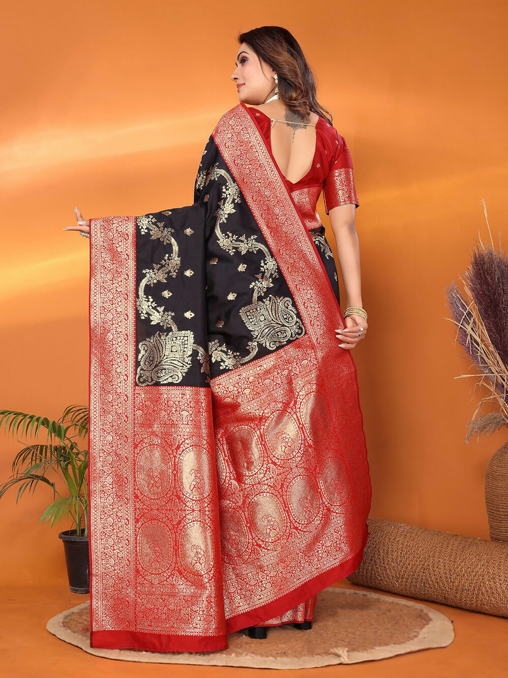 Joban Fashion Banarasi Black Woven Soft Silk Saree | Swadesiicart