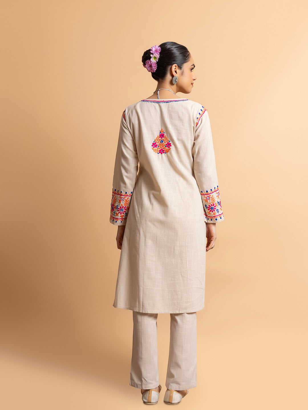 HOUSE OF KARI Floral Embroidered Chikankari Kurta With Palazzo | Swadesiicart