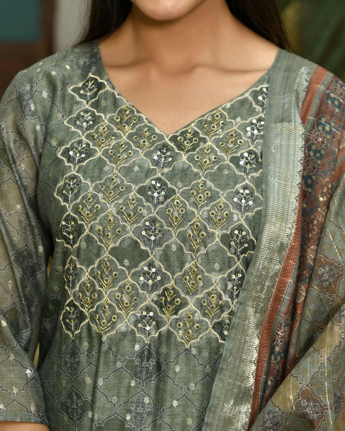 Vaasva Women's Chanderi Printed Suit Set With Pant And Printed Dupatta | Swadesiicart