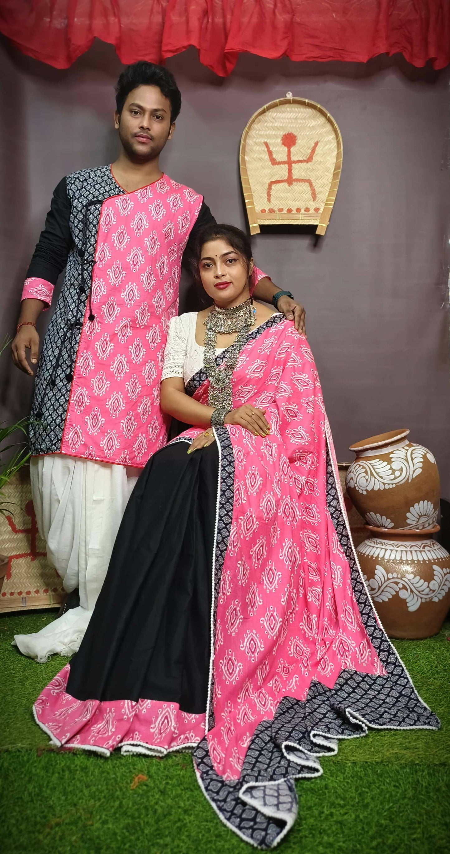 Exclusive Collection Saree With Blouse Piece For Women And Men's Kurta - Black | Swadesiicart