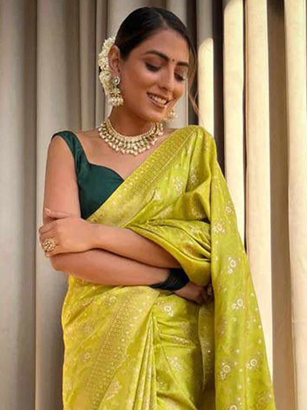 Kalini Floral Woven Design Zari Detailed Banarasi Saree | Swadesiicart