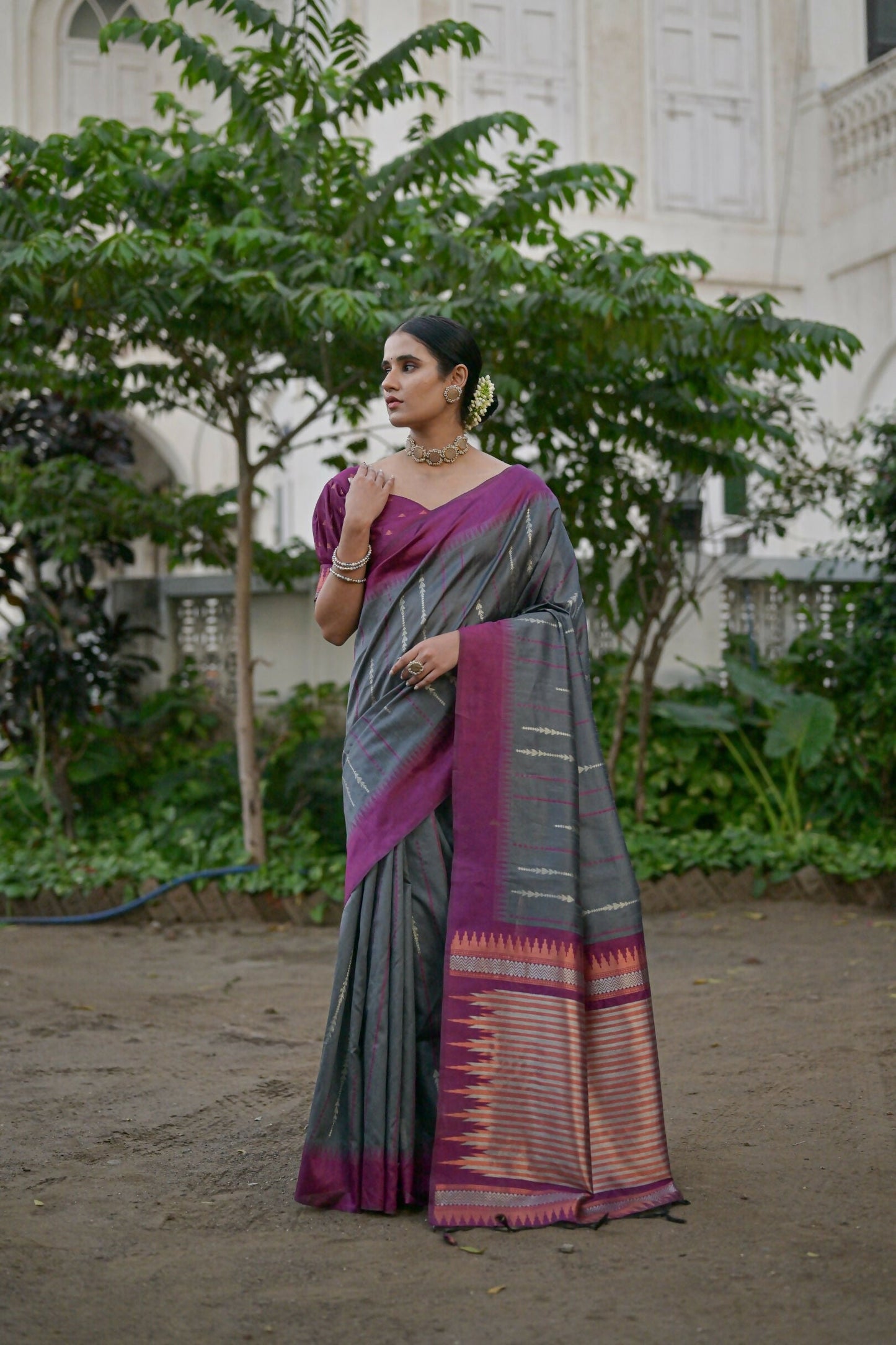 Vishnu Weaves Women's Grey Raw Silk Saree with Blouse - Swadesiicart