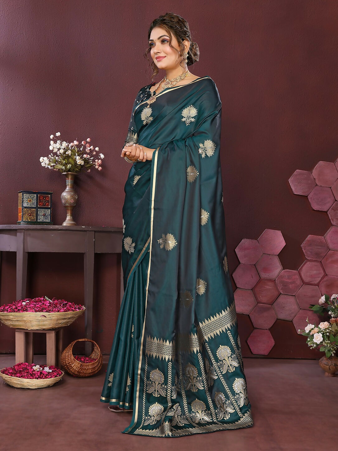 Joban Fashion Emerald green Floral Motifs Banarasi Silk Sarees | Swadesiicart