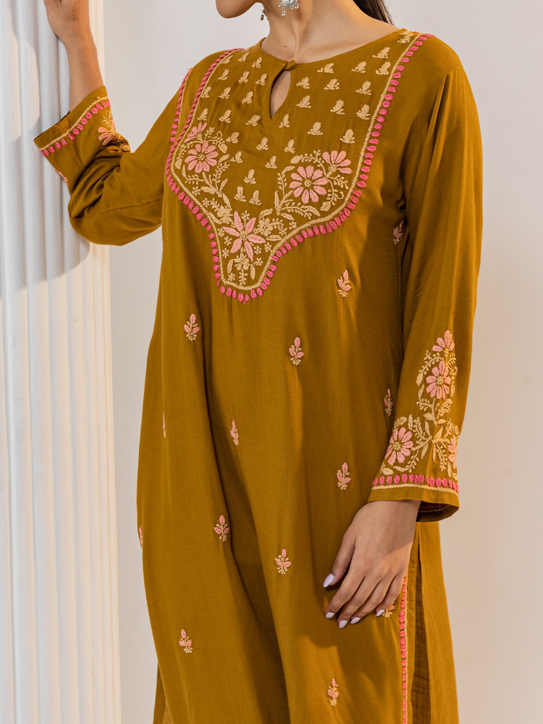 HOUSE OF KARI Floral Embroidered Chikankari Kurta With Palazzo | Swadesiicart