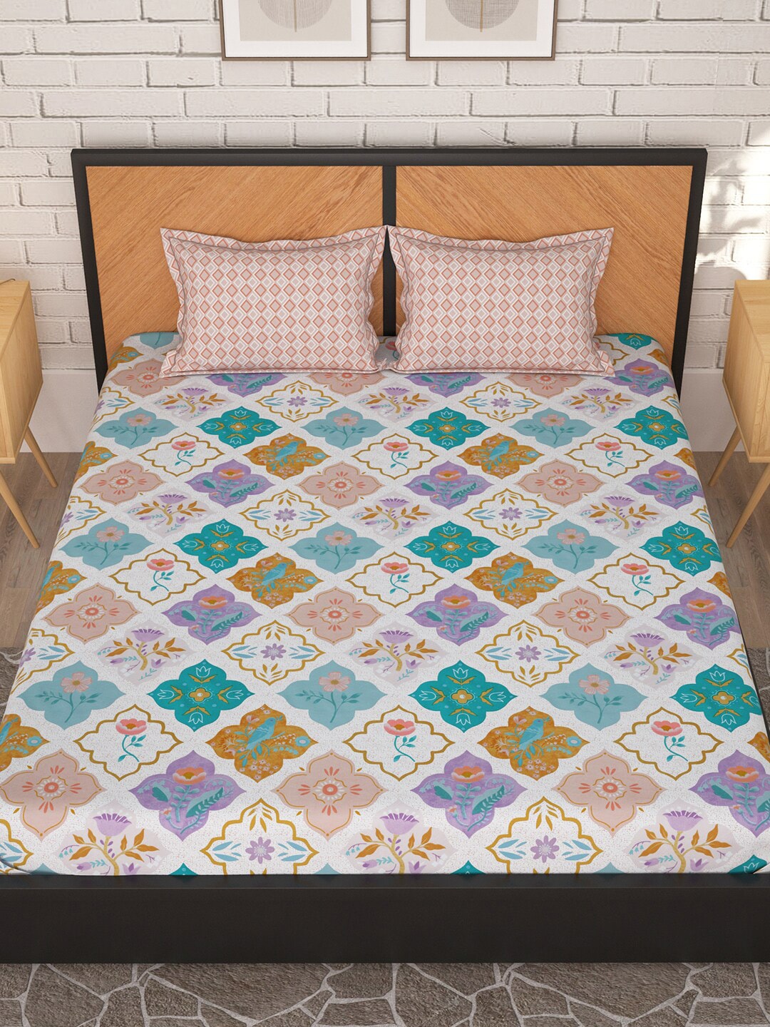 Story@home White & Peach-Coloured 180 TC Queen Bedsheet With 2 Pillow Covers - Swadesiicart