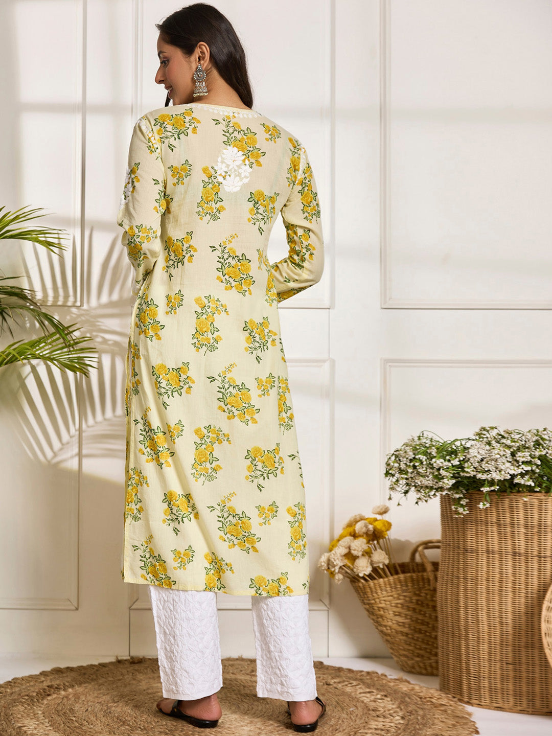 HOUSE OF KARI Floral Embroidered Chikankari Pure Cotton Kurta | Swadesiicart