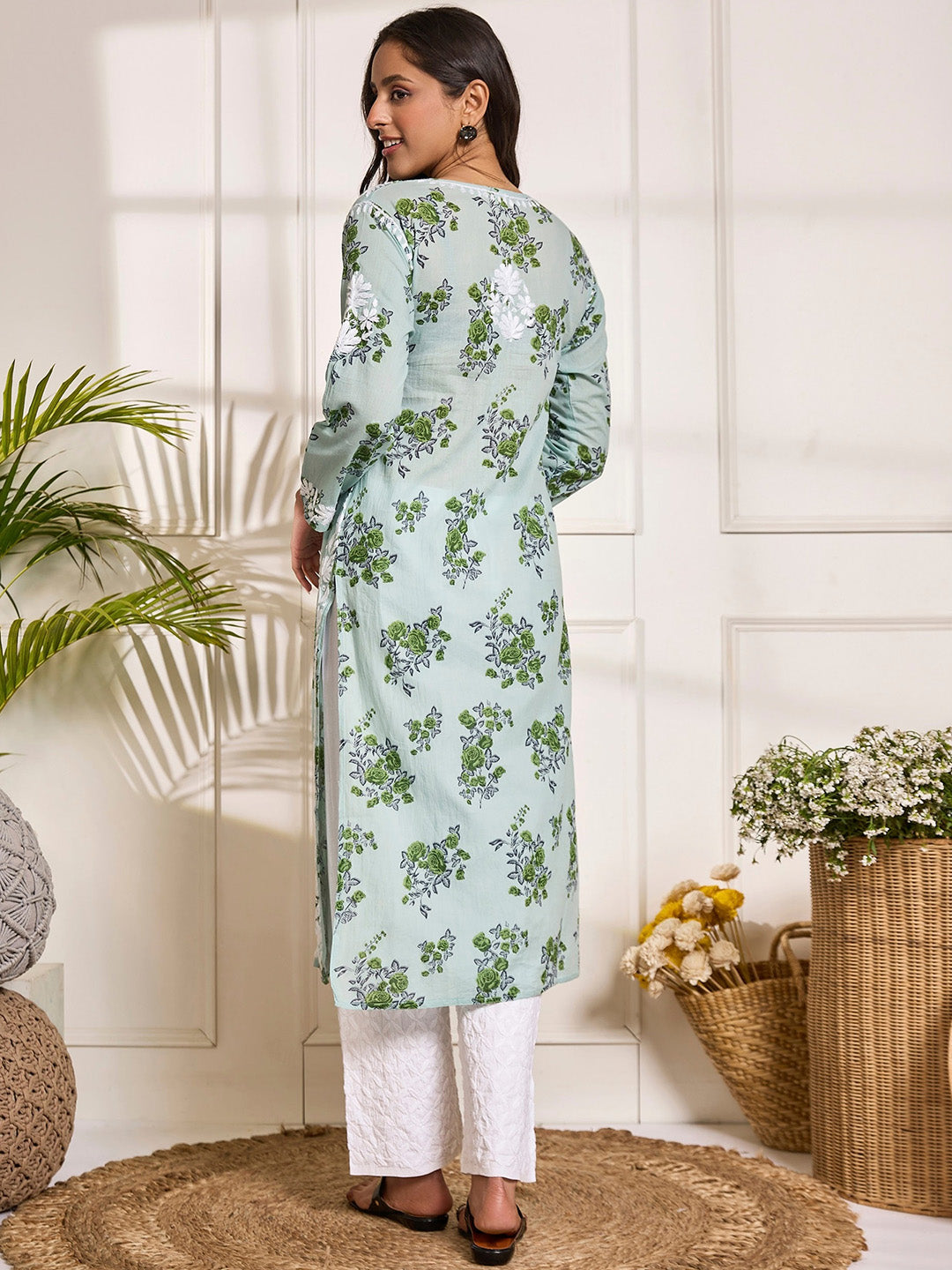HOUSE OF KARI Floral Embroidered Chikankari Pure Cotton Kurta | Swadesiicart