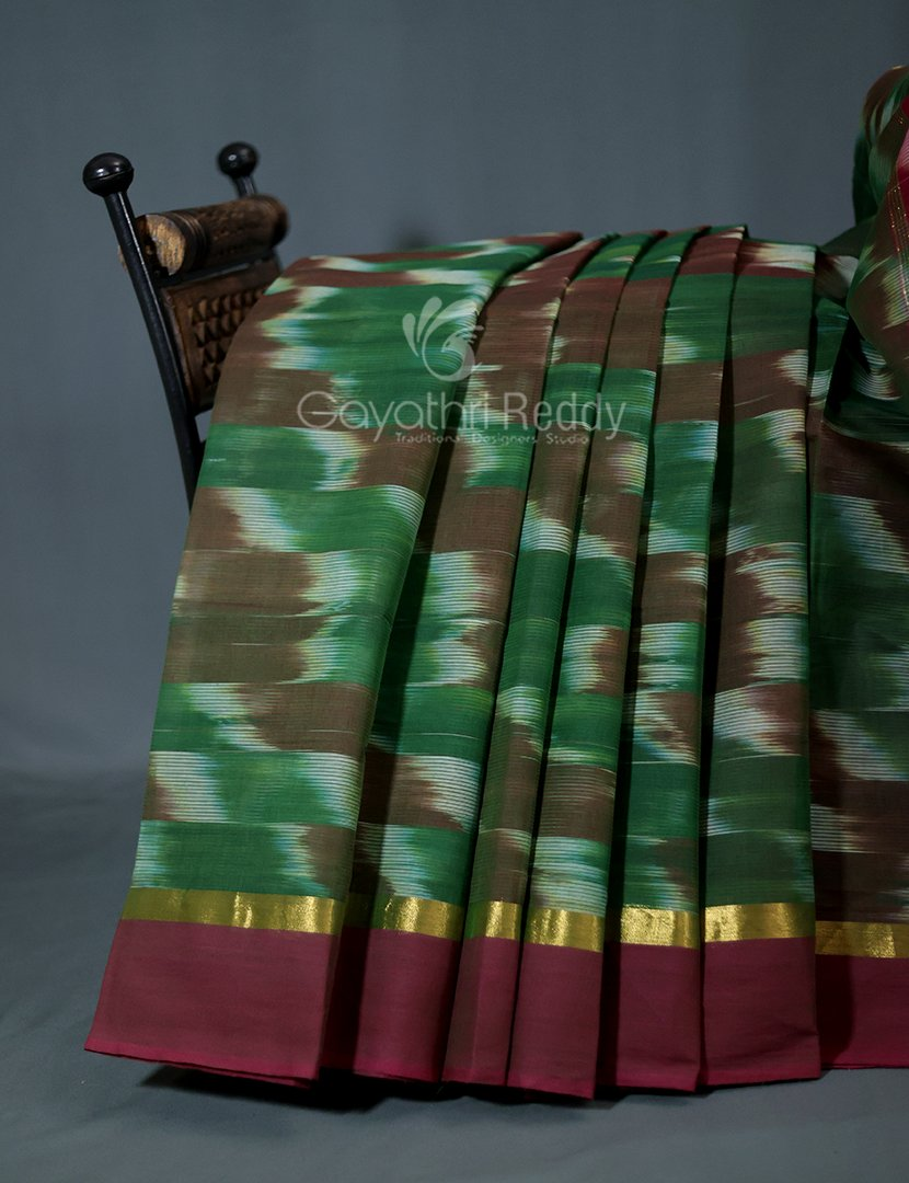 Dual Shades of Bottle Green And Maroon Mangalagiri Ikkat Cotton Saree By Gayathri Reddy Designer Studio | Swadesiicart