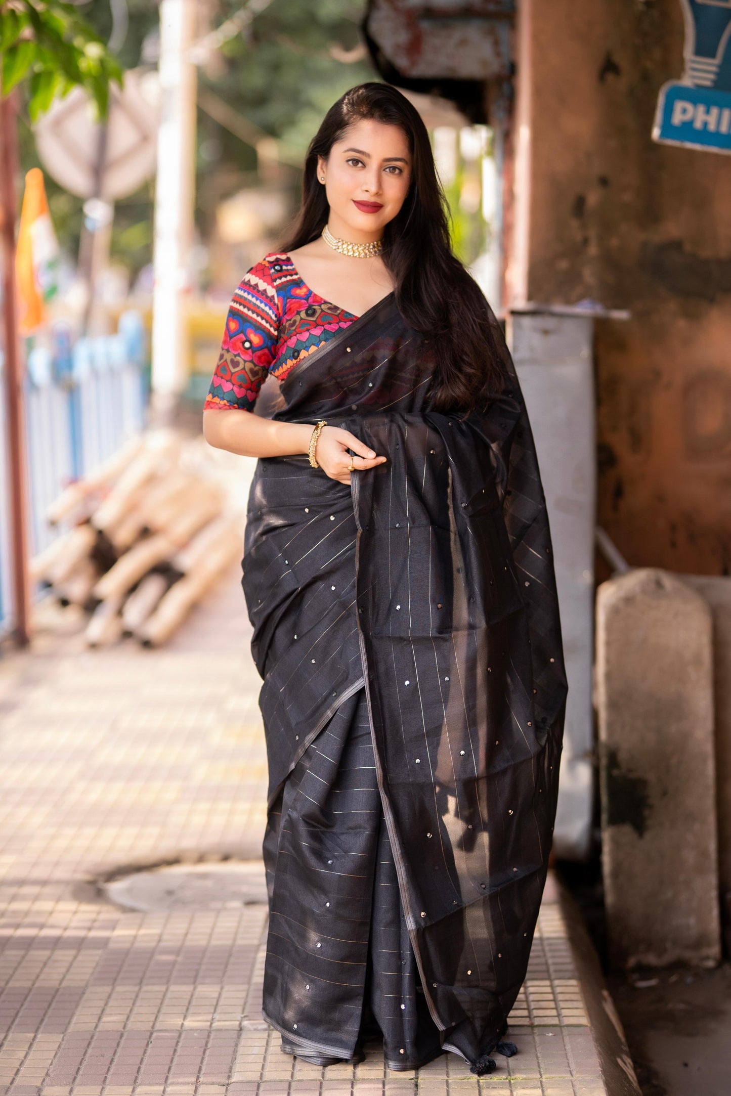Black Pure Linen Ethnic Motifs Saree with Unstitched Blouse - Hiral Fashion | Swadesiicart